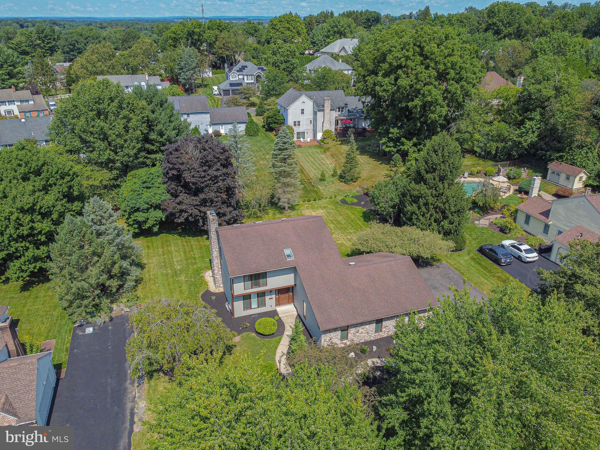 COUNTRY DOWNS - Residential