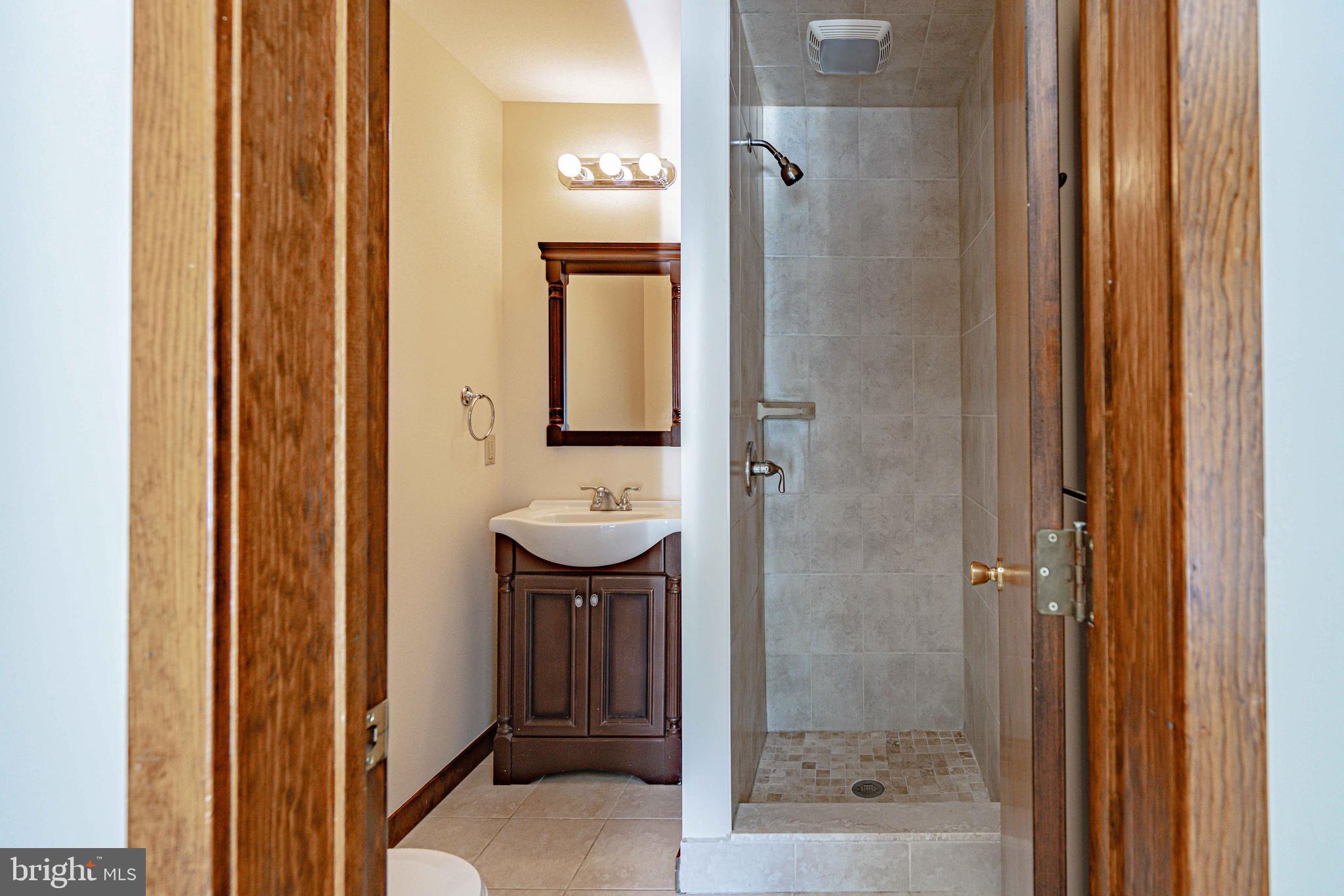 COUNTRY DOWNS - Residential