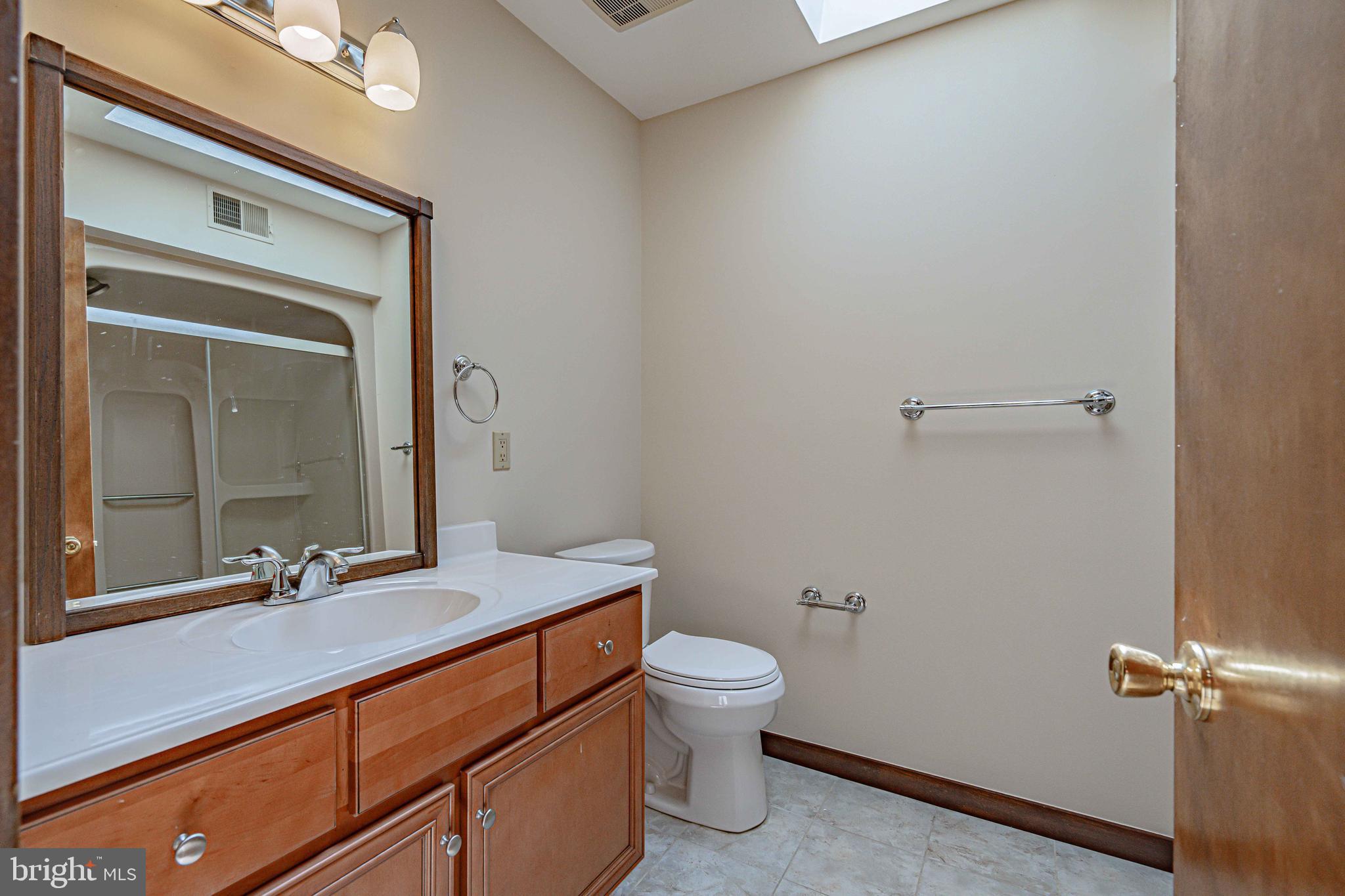 COUNTRY DOWNS - Residential