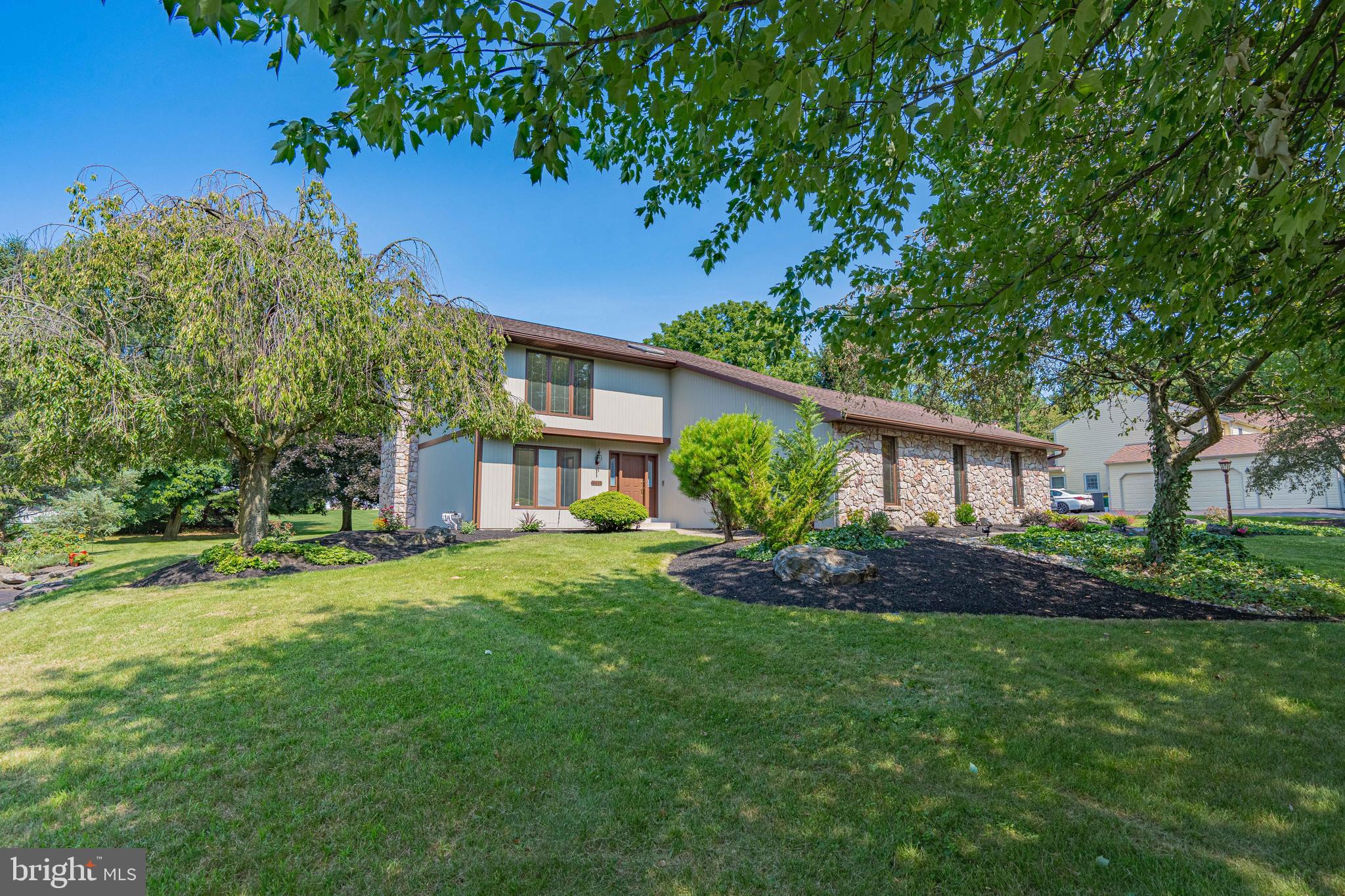 COUNTRY DOWNS - Residential