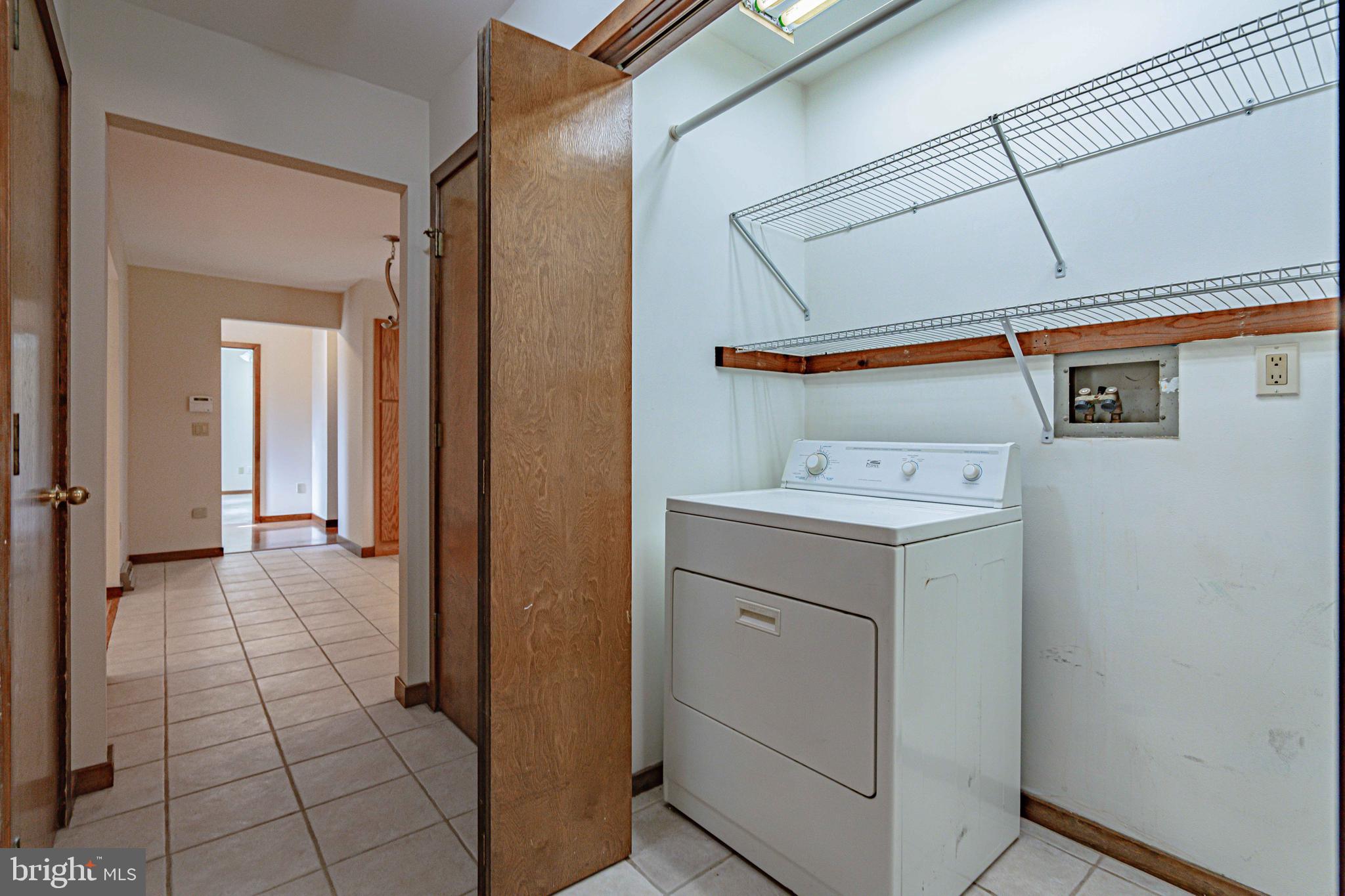 COUNTRY DOWNS - Residential