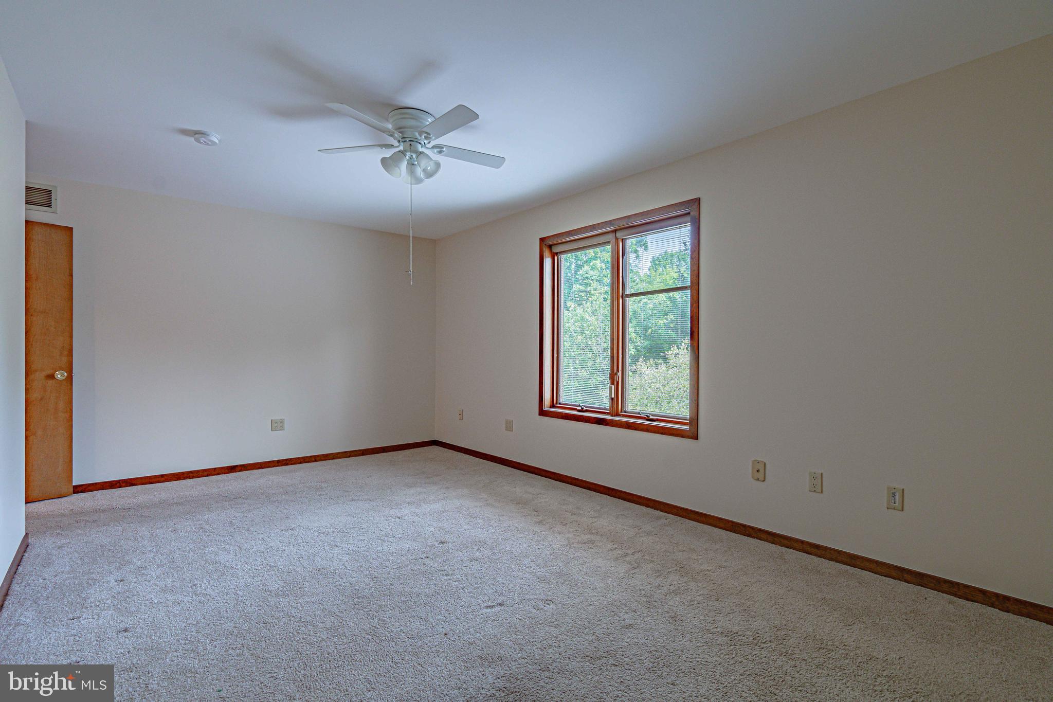 COUNTRY DOWNS - Residential