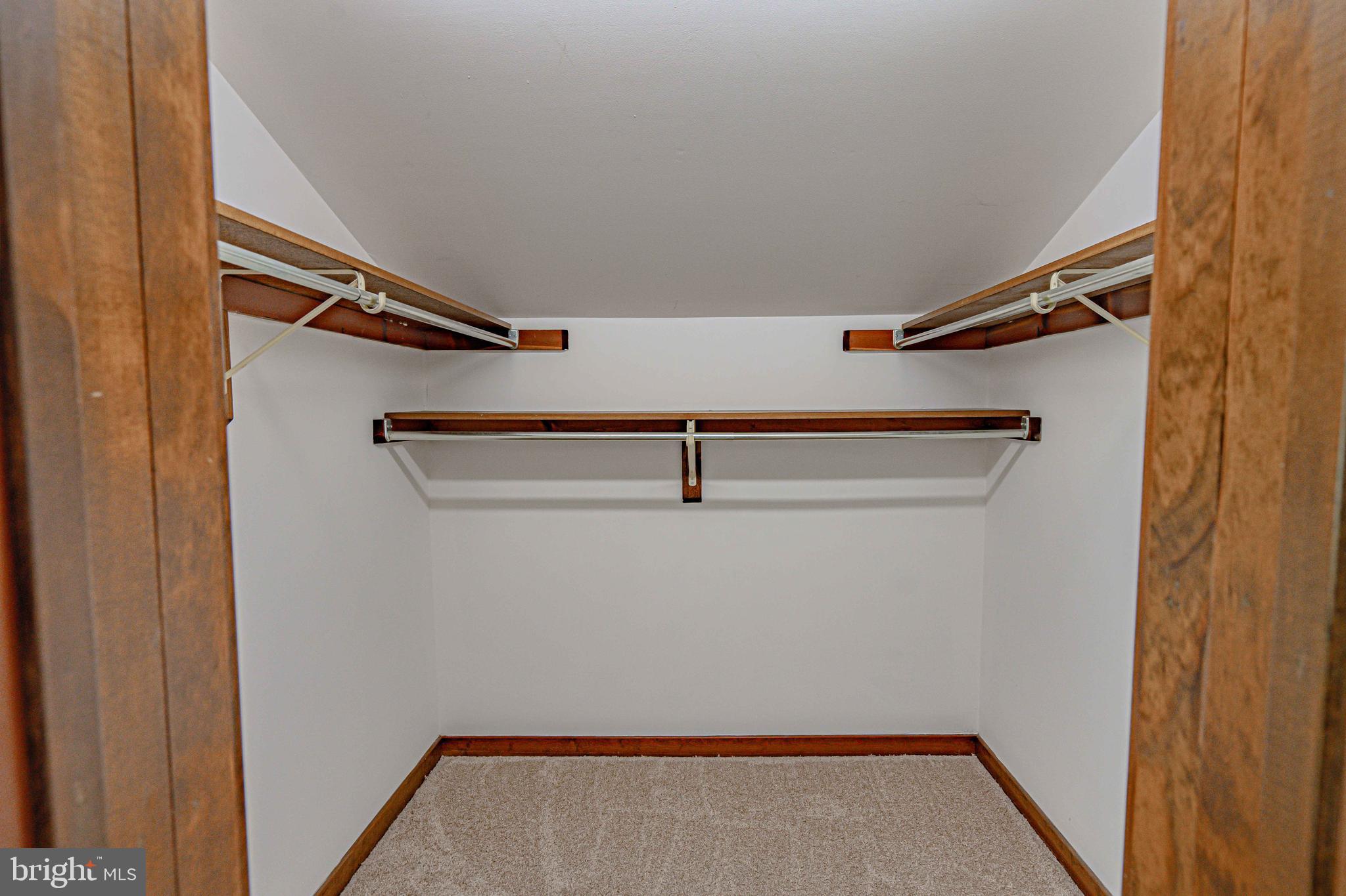 COUNTRY DOWNS - Residential