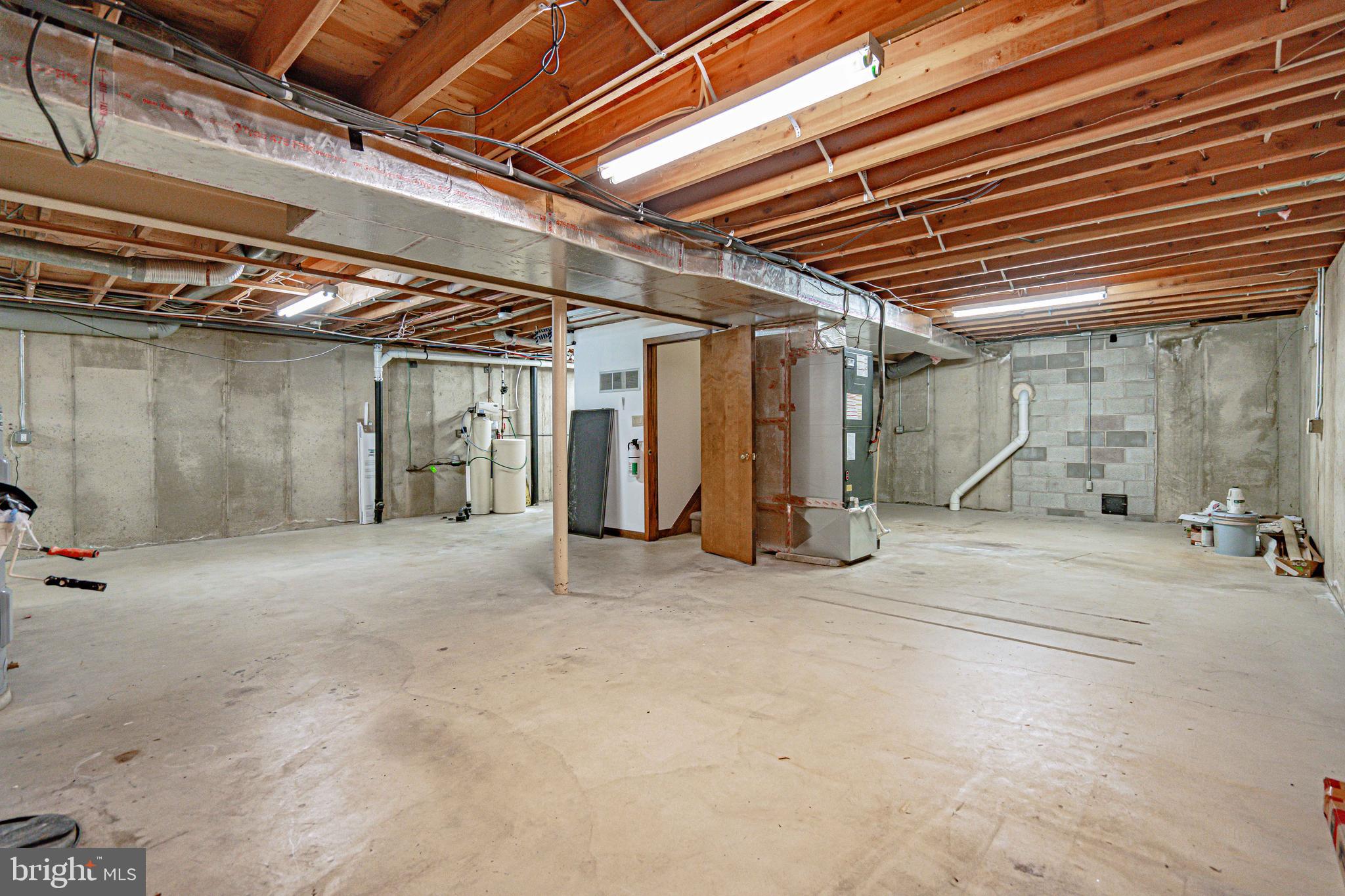 COUNTRY DOWNS - Residential