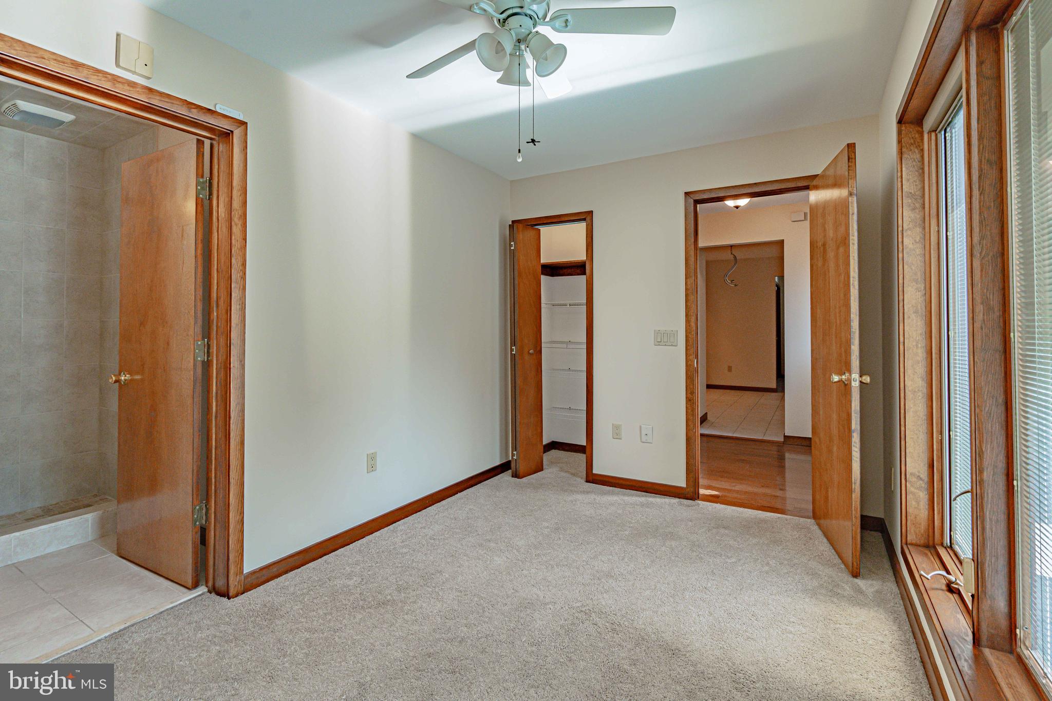 COUNTRY DOWNS - Residential