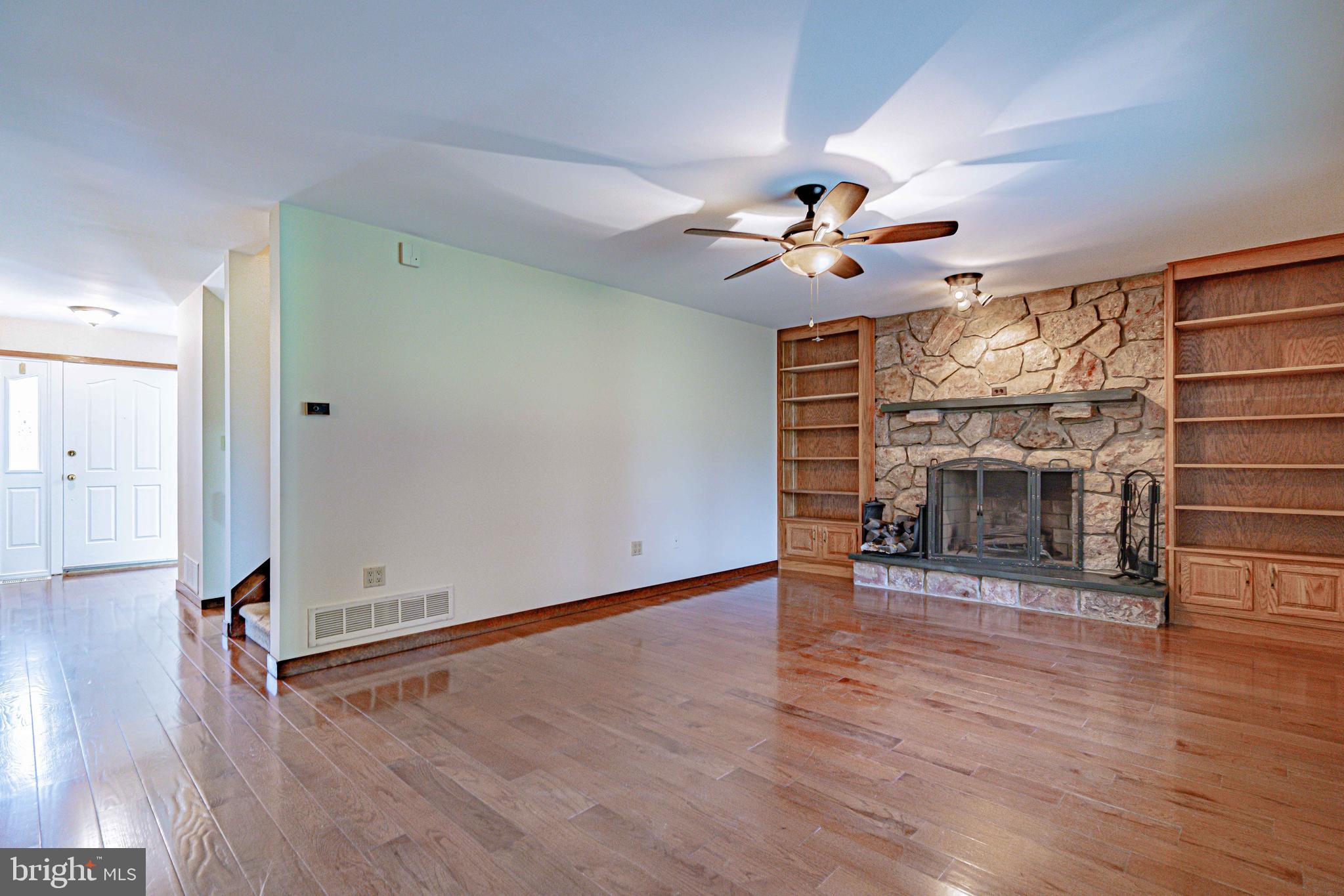 COUNTRY DOWNS - Residential