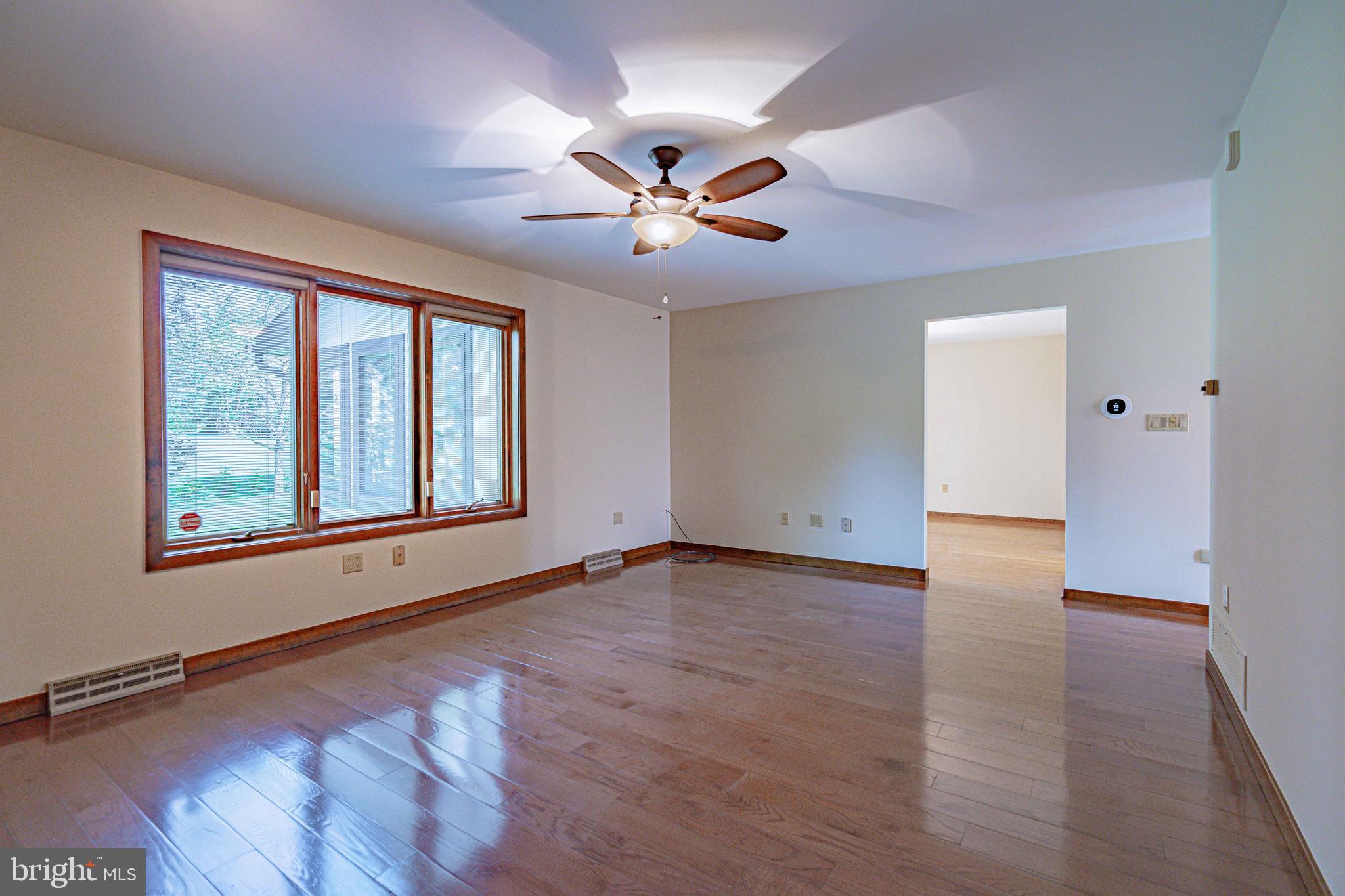 COUNTRY DOWNS - Residential