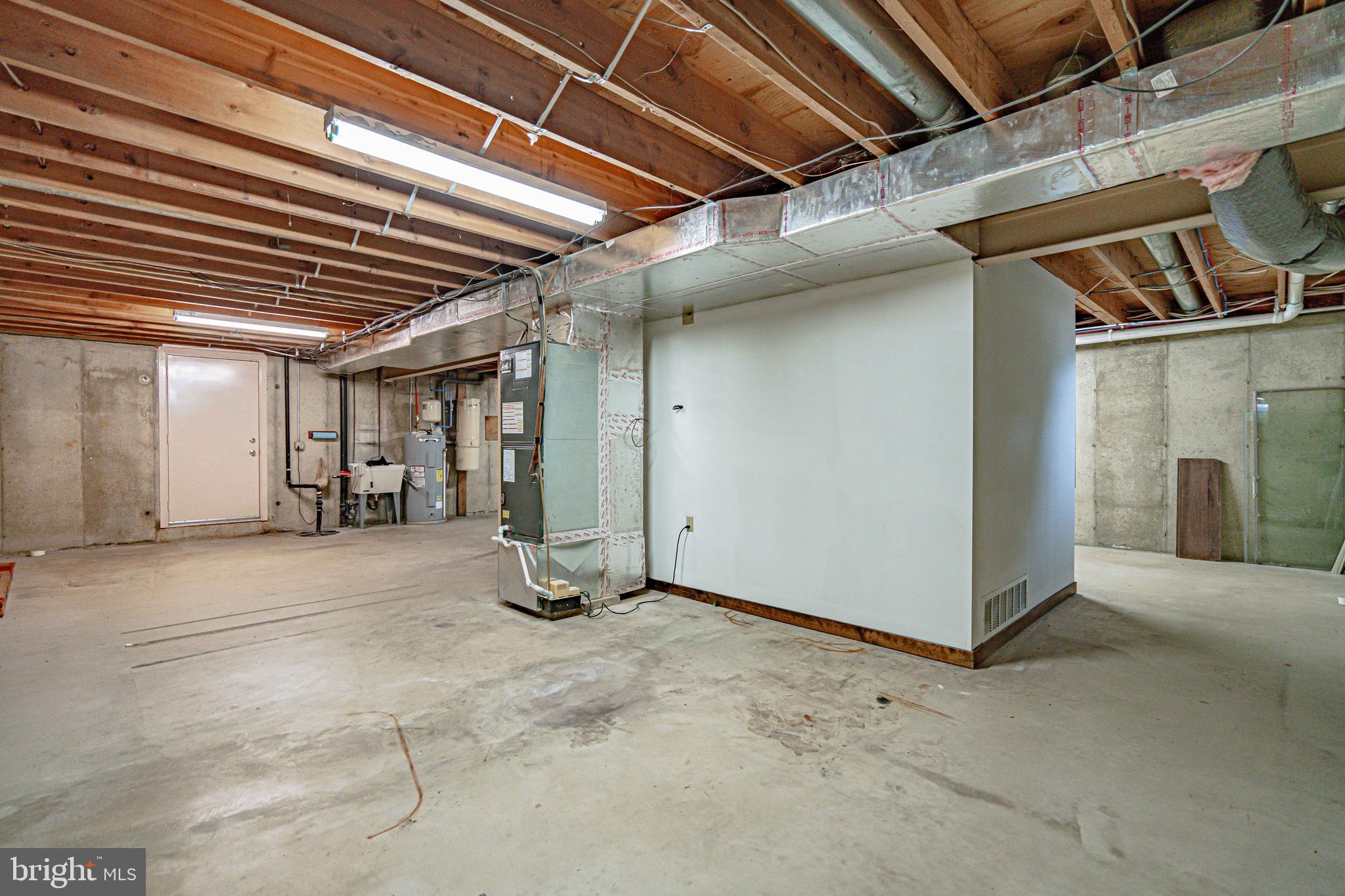 COUNTRY DOWNS - Residential