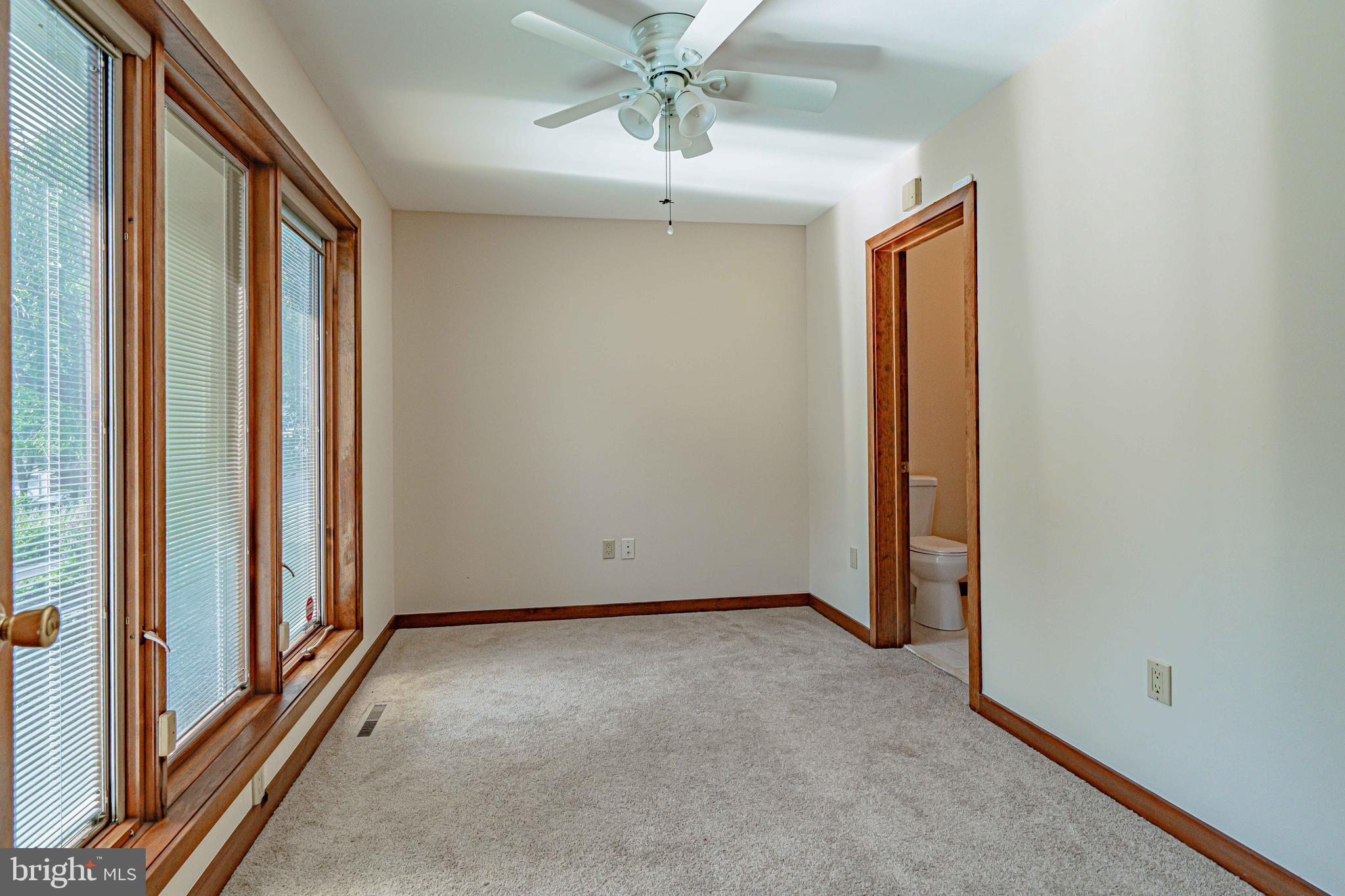 COUNTRY DOWNS - Residential