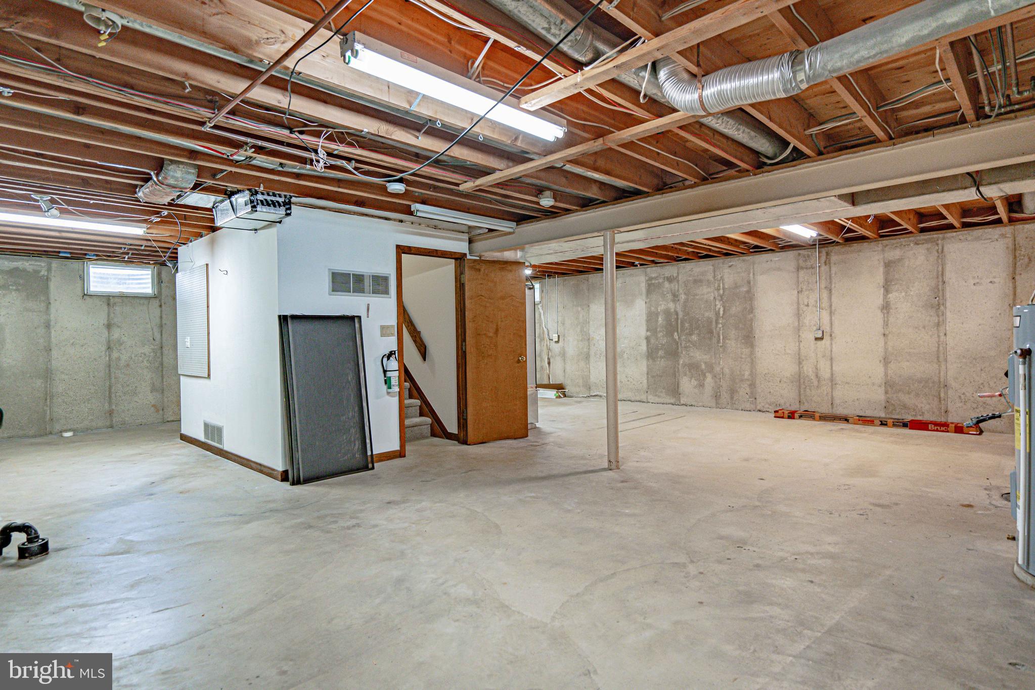 COUNTRY DOWNS - Residential