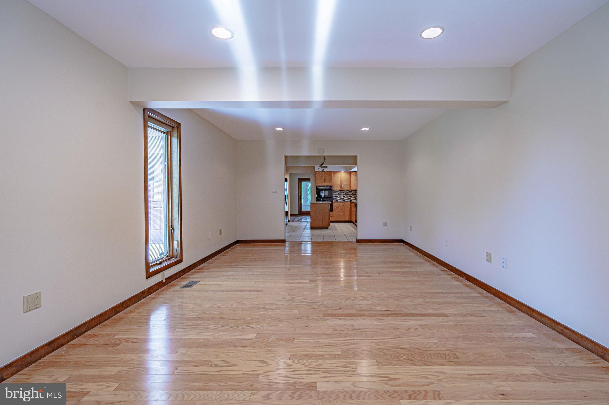 COUNTRY DOWNS - Residential