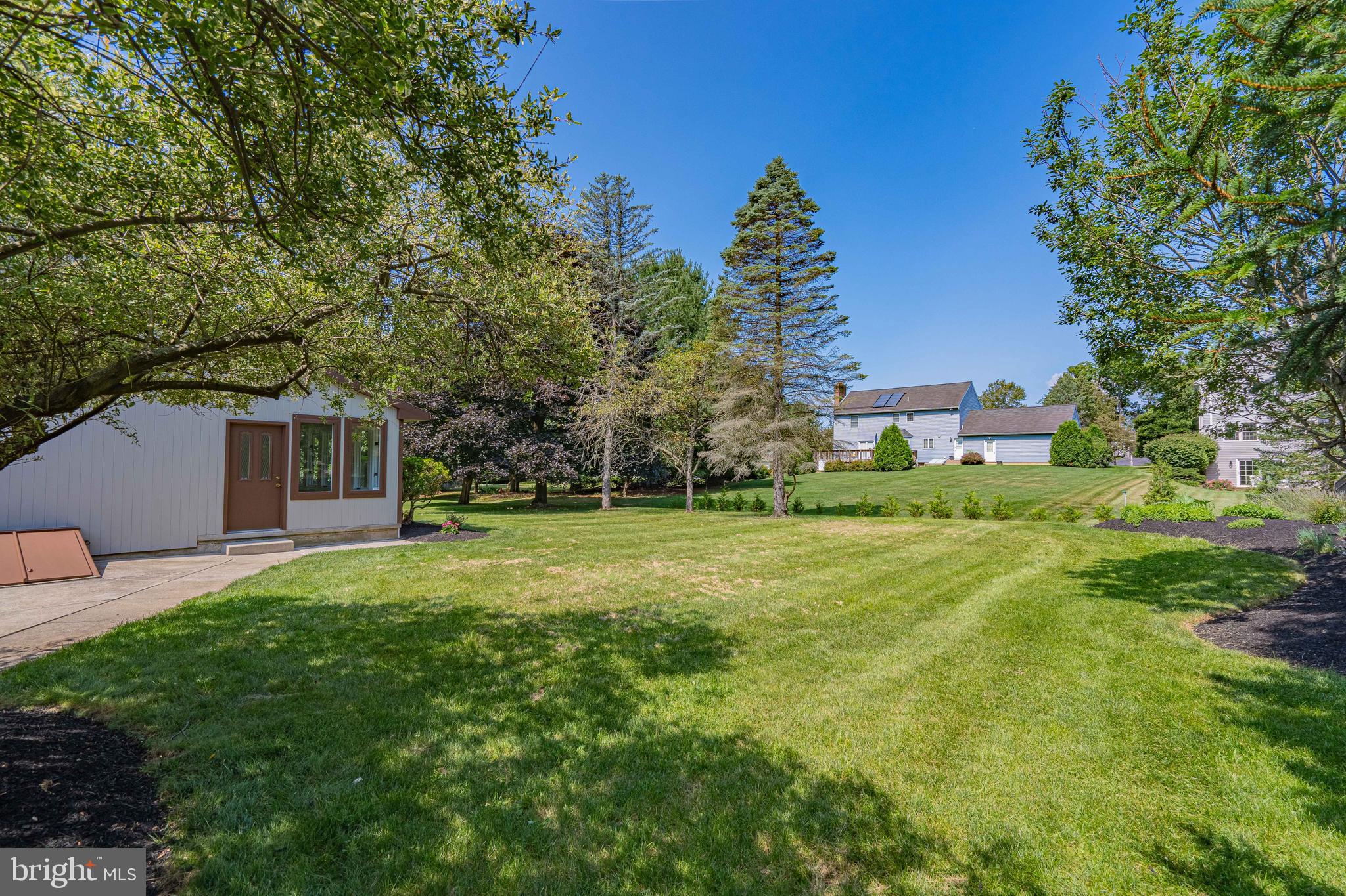 COUNTRY DOWNS - Residential