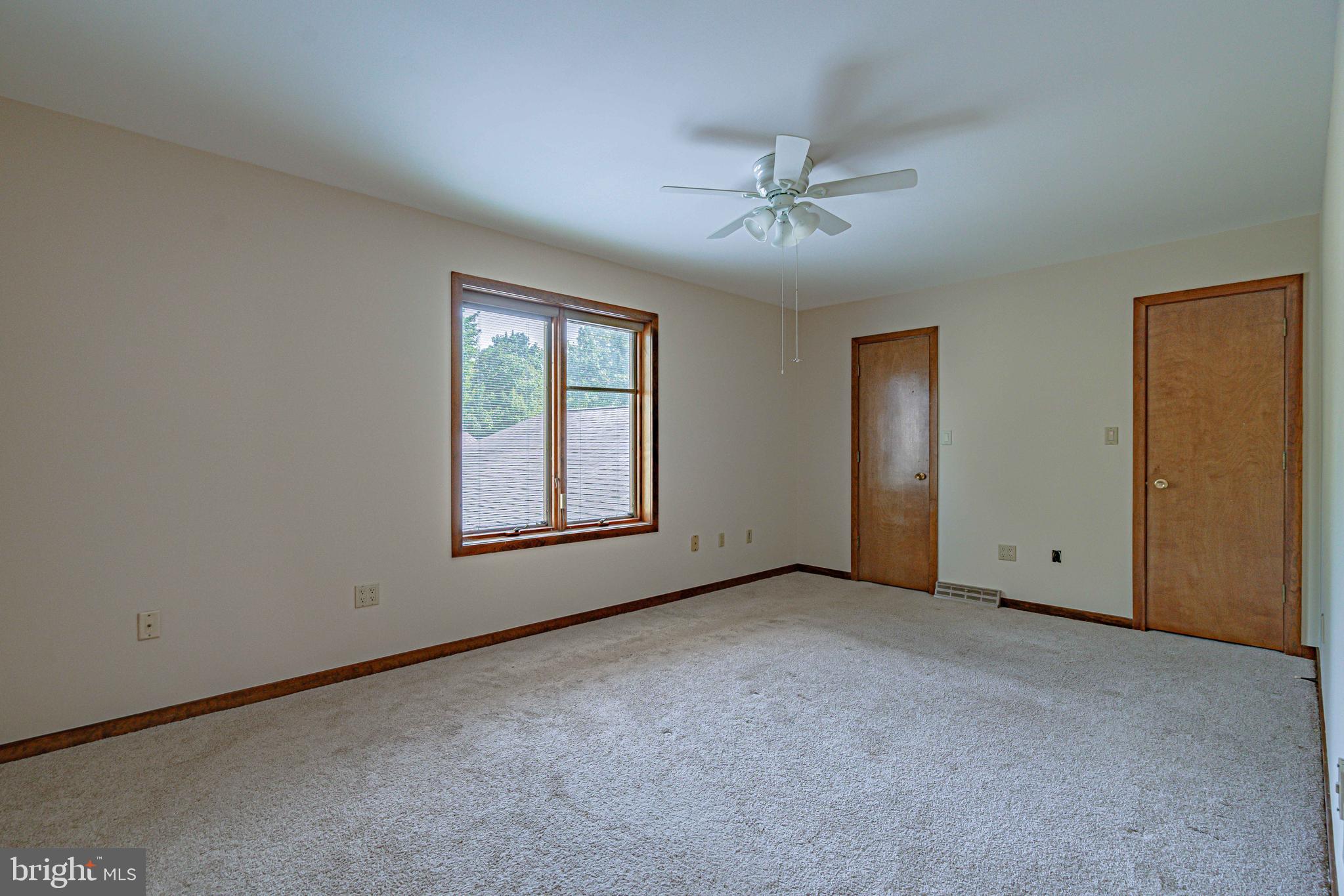 COUNTRY DOWNS - Residential