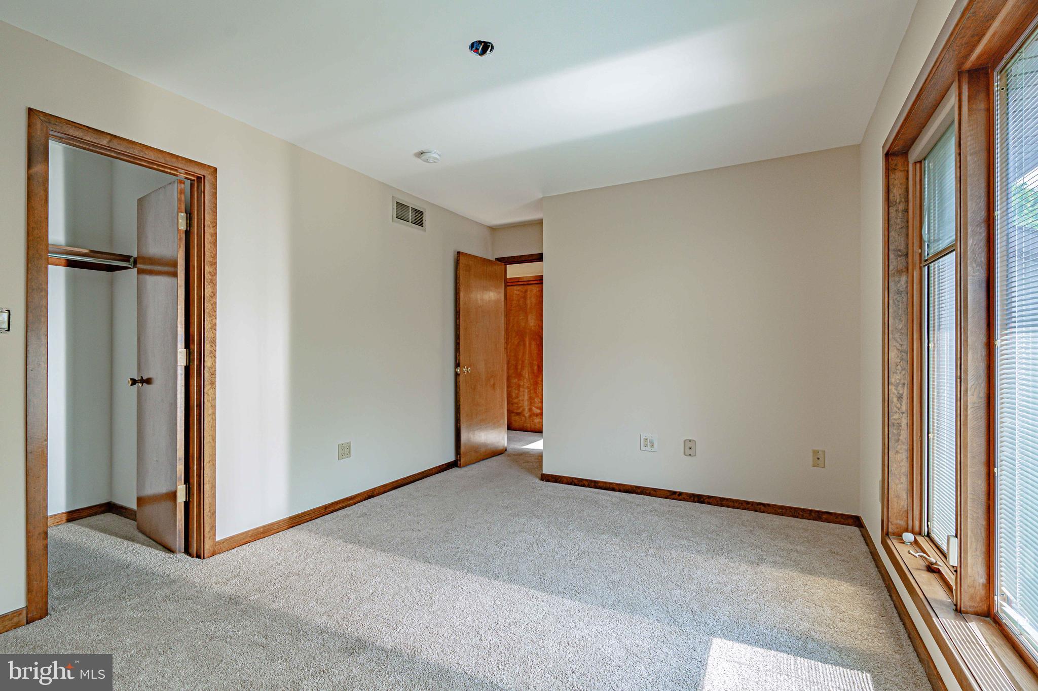 COUNTRY DOWNS - Residential