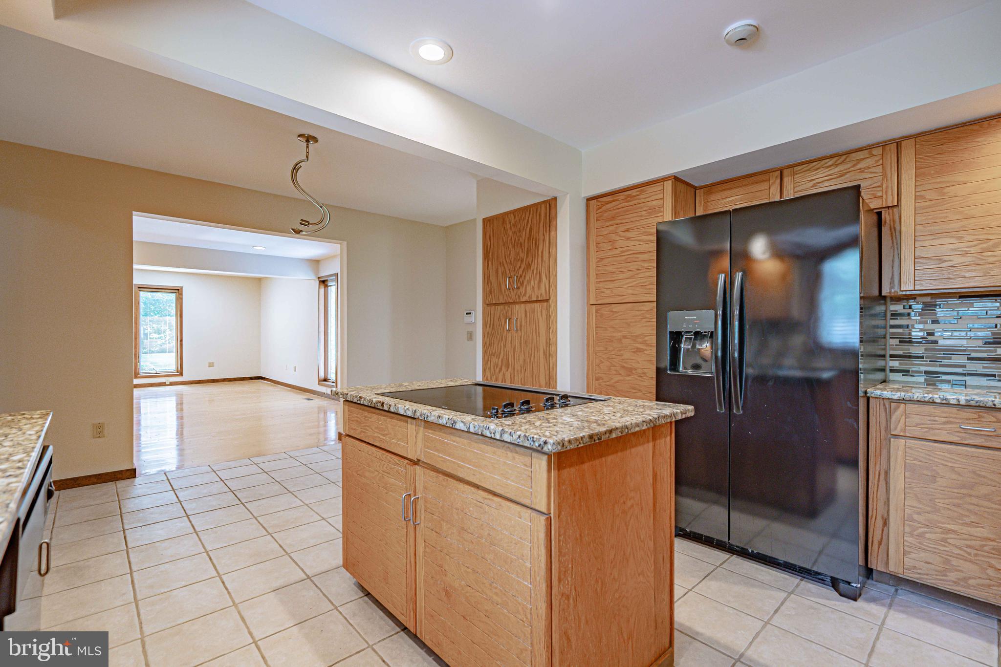 COUNTRY DOWNS - Residential