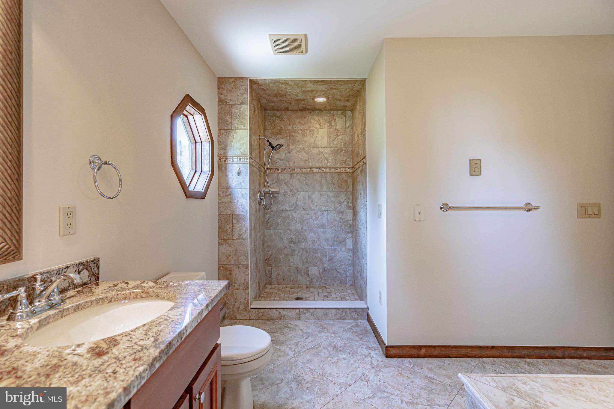 COUNTRY DOWNS - Residential