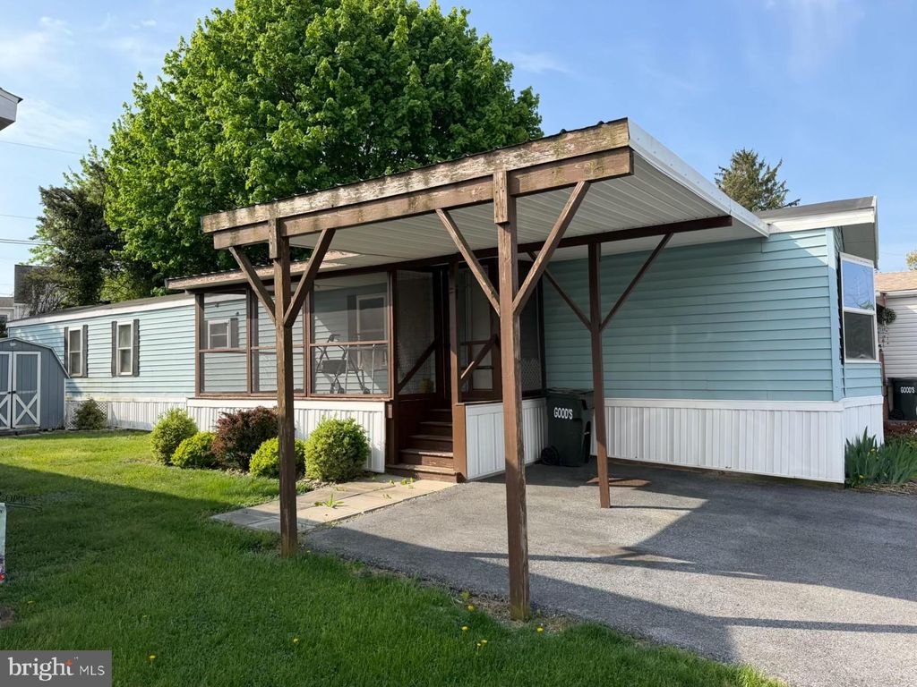 Photo of 10 S Green Acres Circle, AKRON, PA 17501 (MLS # PALA2086940)