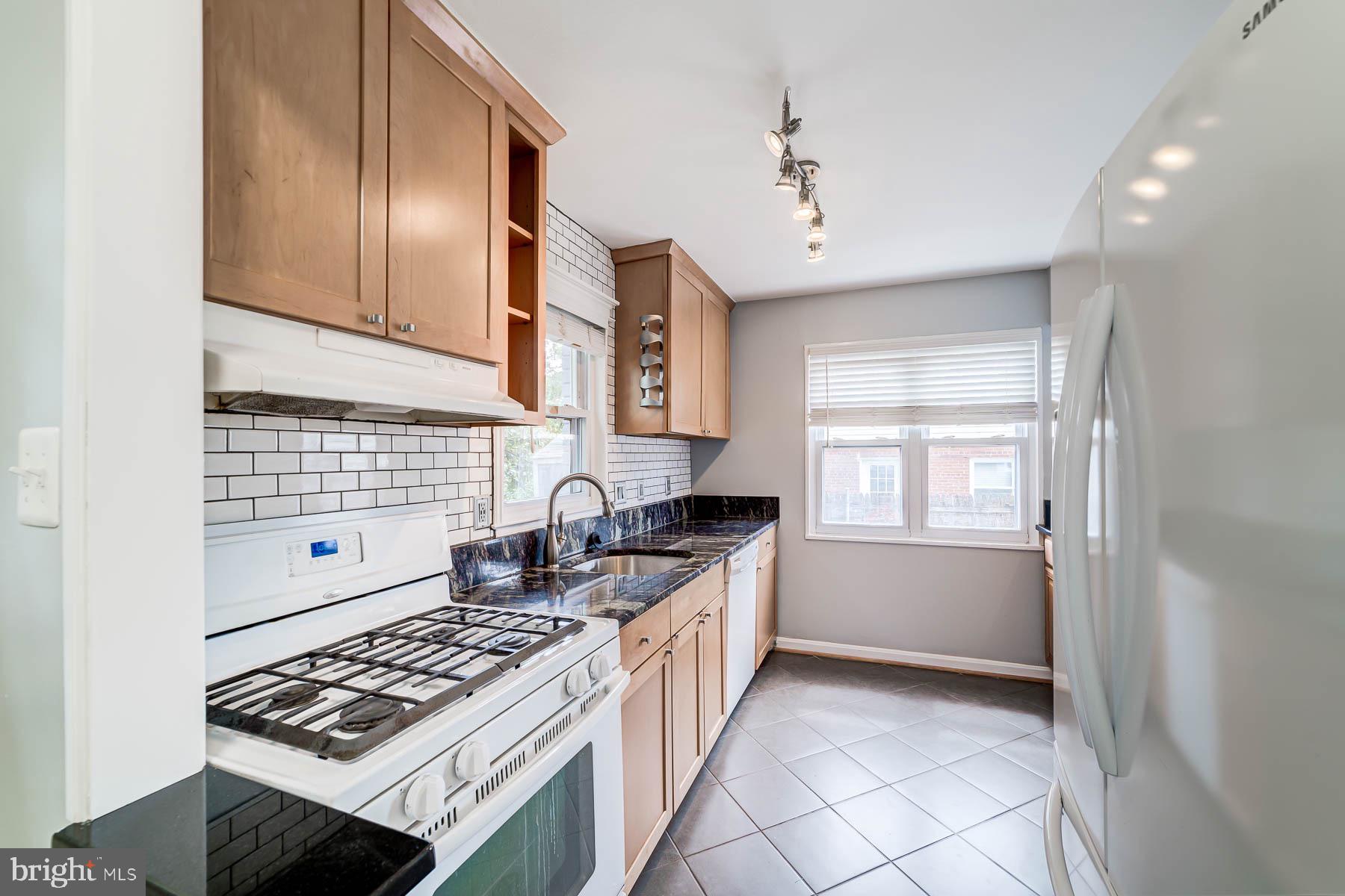 HUNTINGTON - Residential Lease