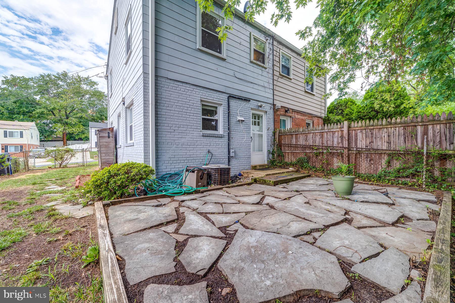 HUNTINGTON - Residential Lease