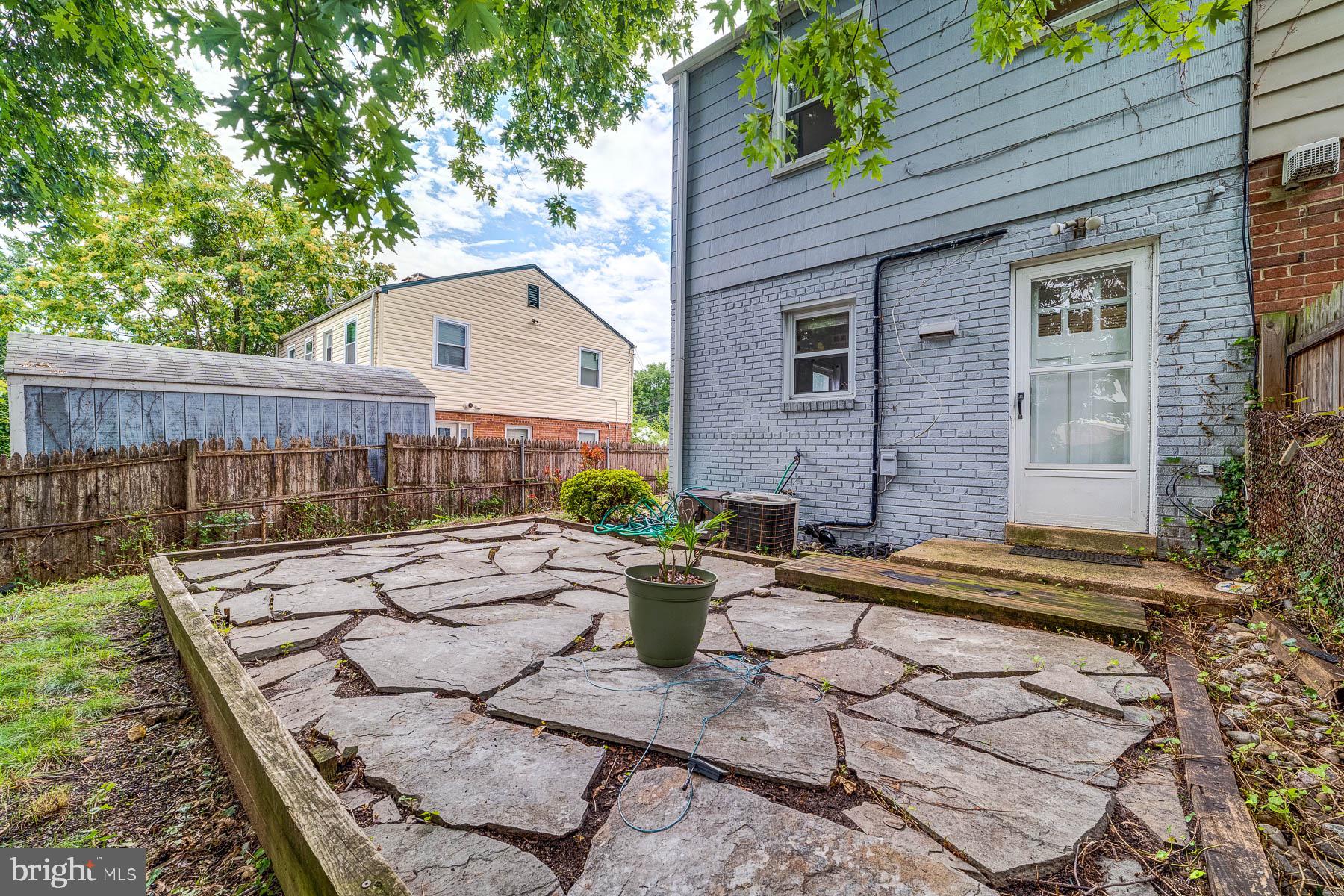 HUNTINGTON - Residential Lease