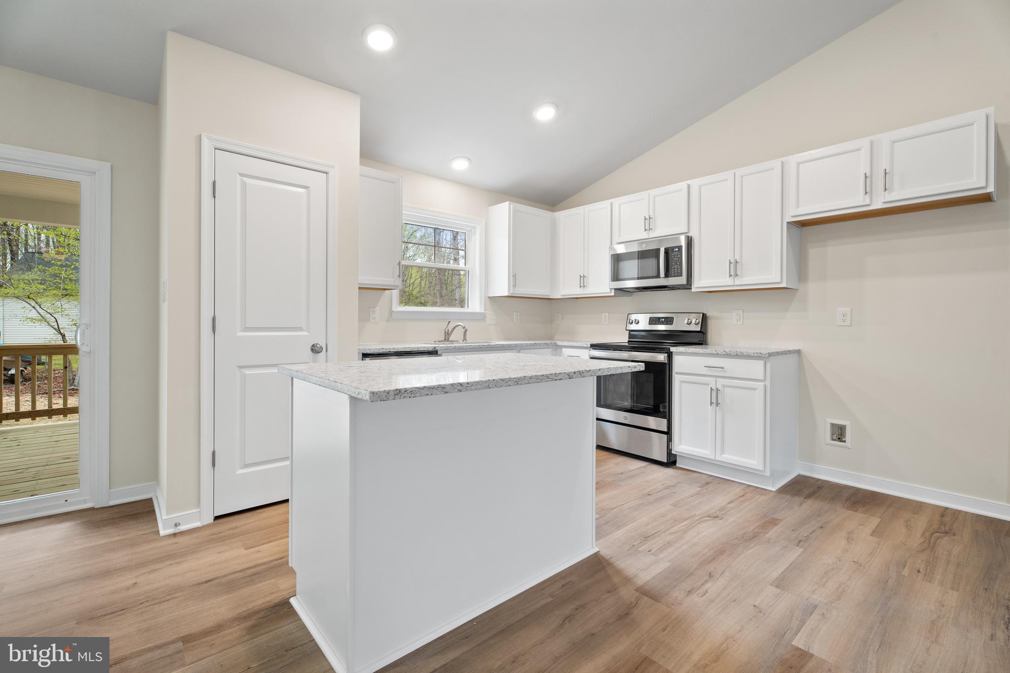 GARLAND LAKE - Residential