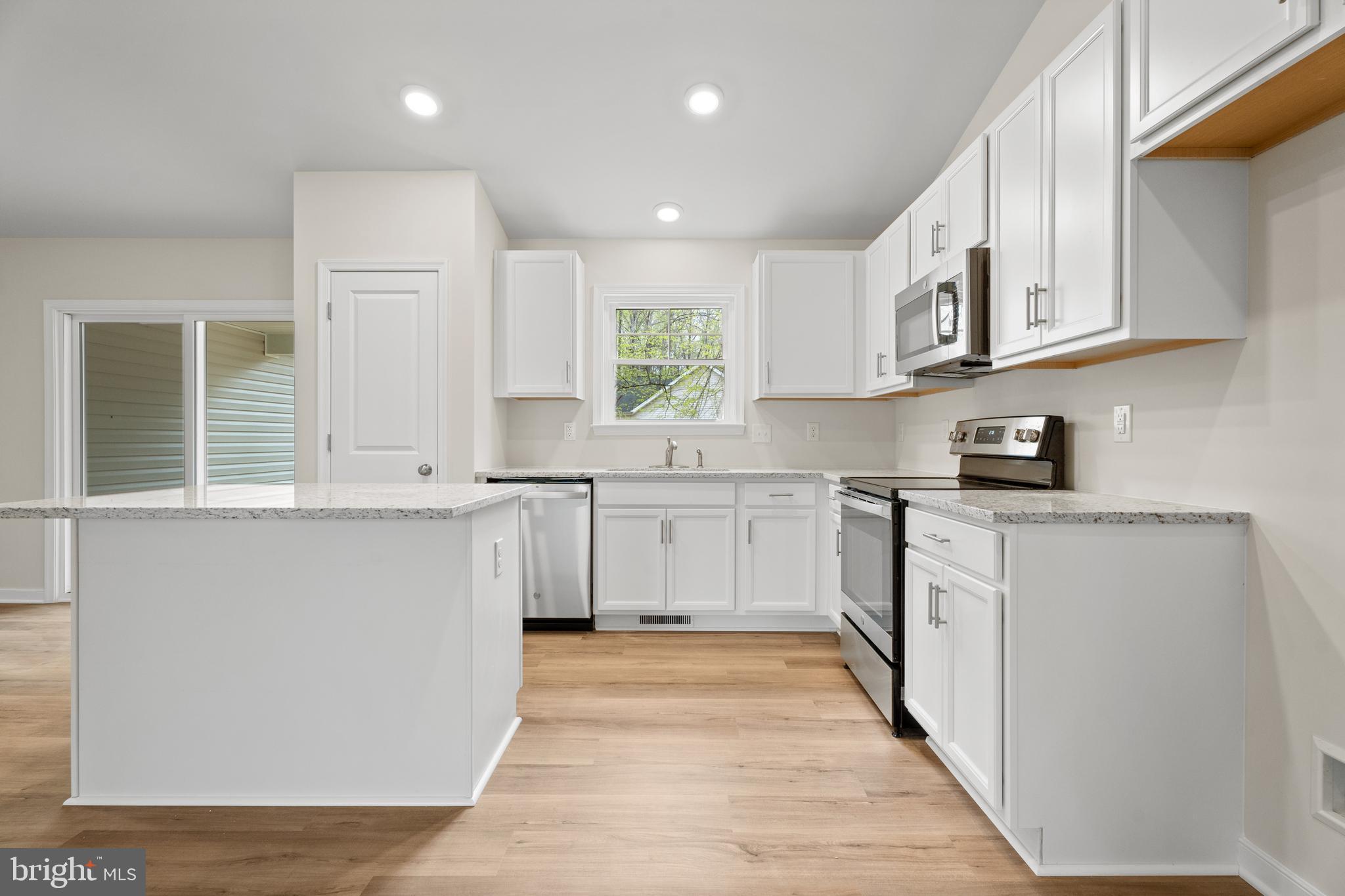 GARLAND LAKE - Residential