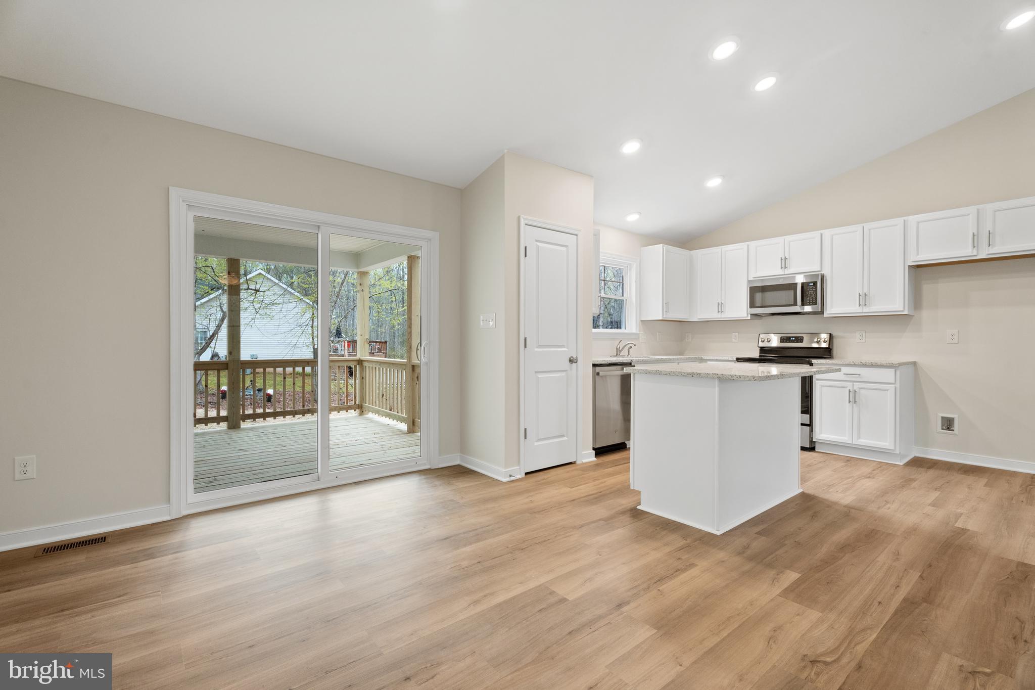 GARLAND LAKE - Residential