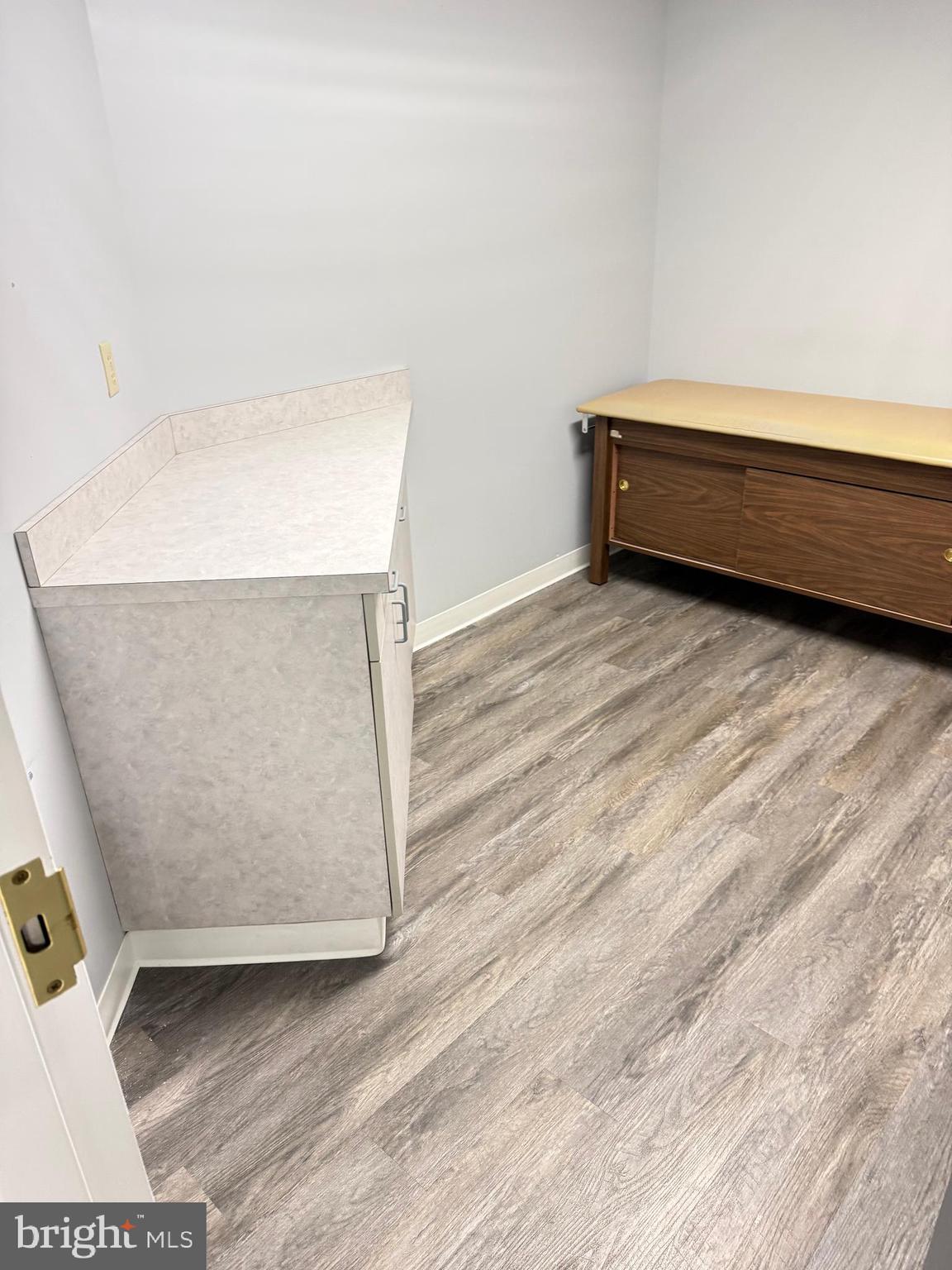 THOMAS JOHNSON SURGERY CENTER - Commercial Lease