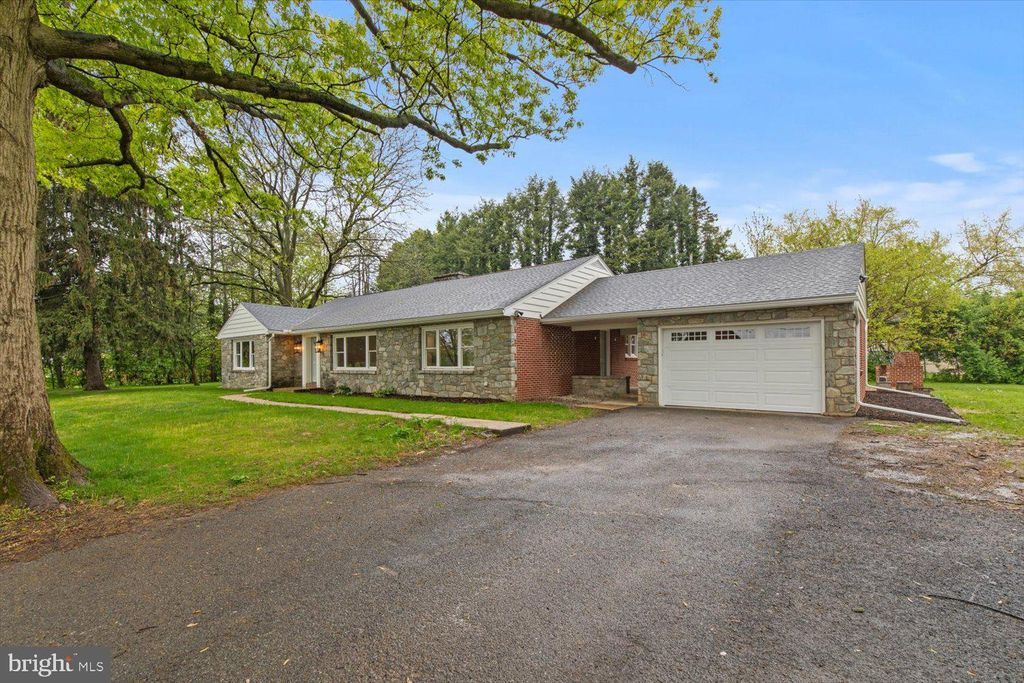 Photo of 1001 EDEN RD, LANCASTER, PA 17601 (MLS # PALA2034148)