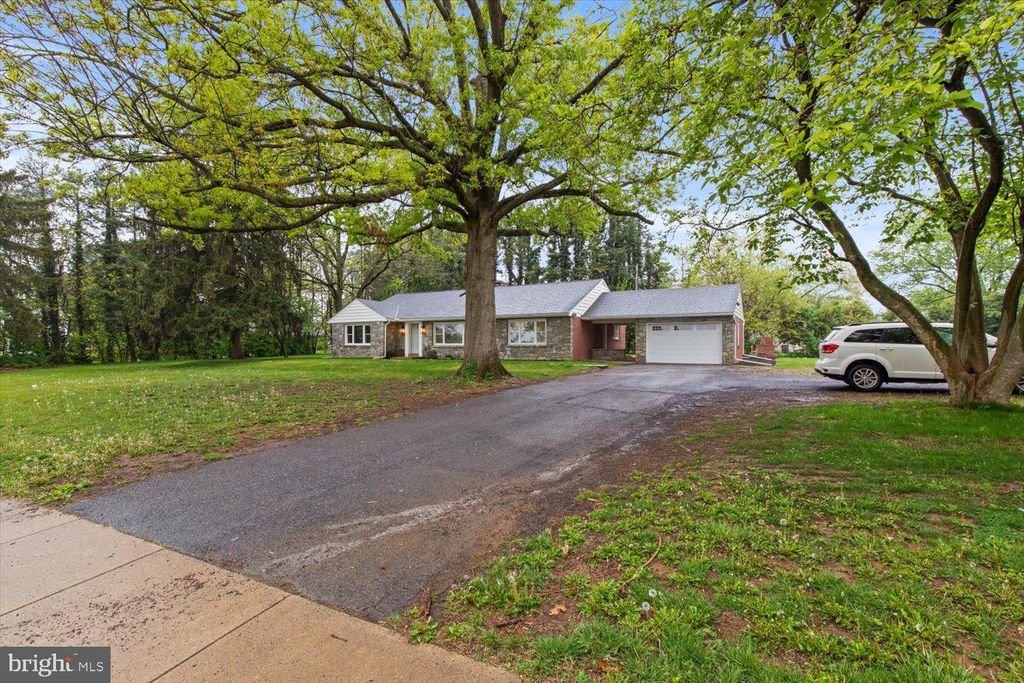 Photo of 1001 EDEN RD, LANCASTER, PA 17601 (MLS # PALA2034148)