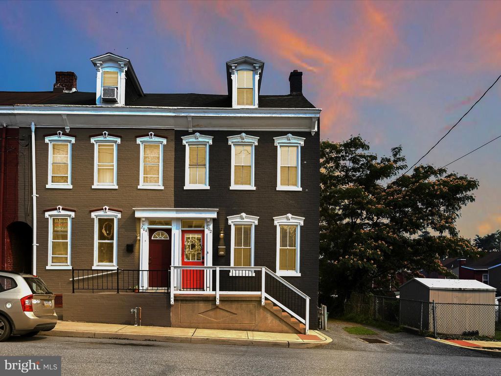 Photo of 202 POPLAR ST, COLUMBIA, PA 17512 (MLS # PALA2037928)