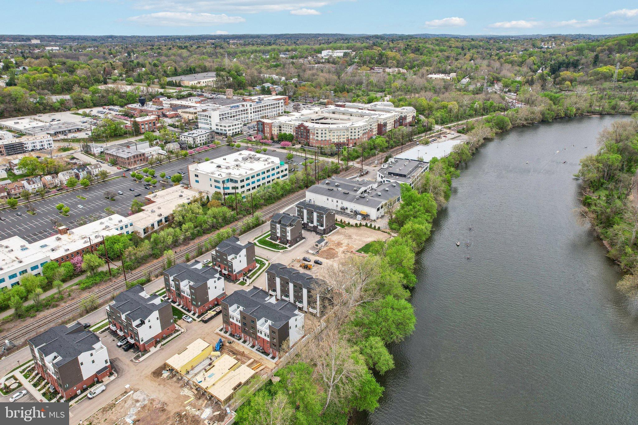 RIVER PLACE - Residential