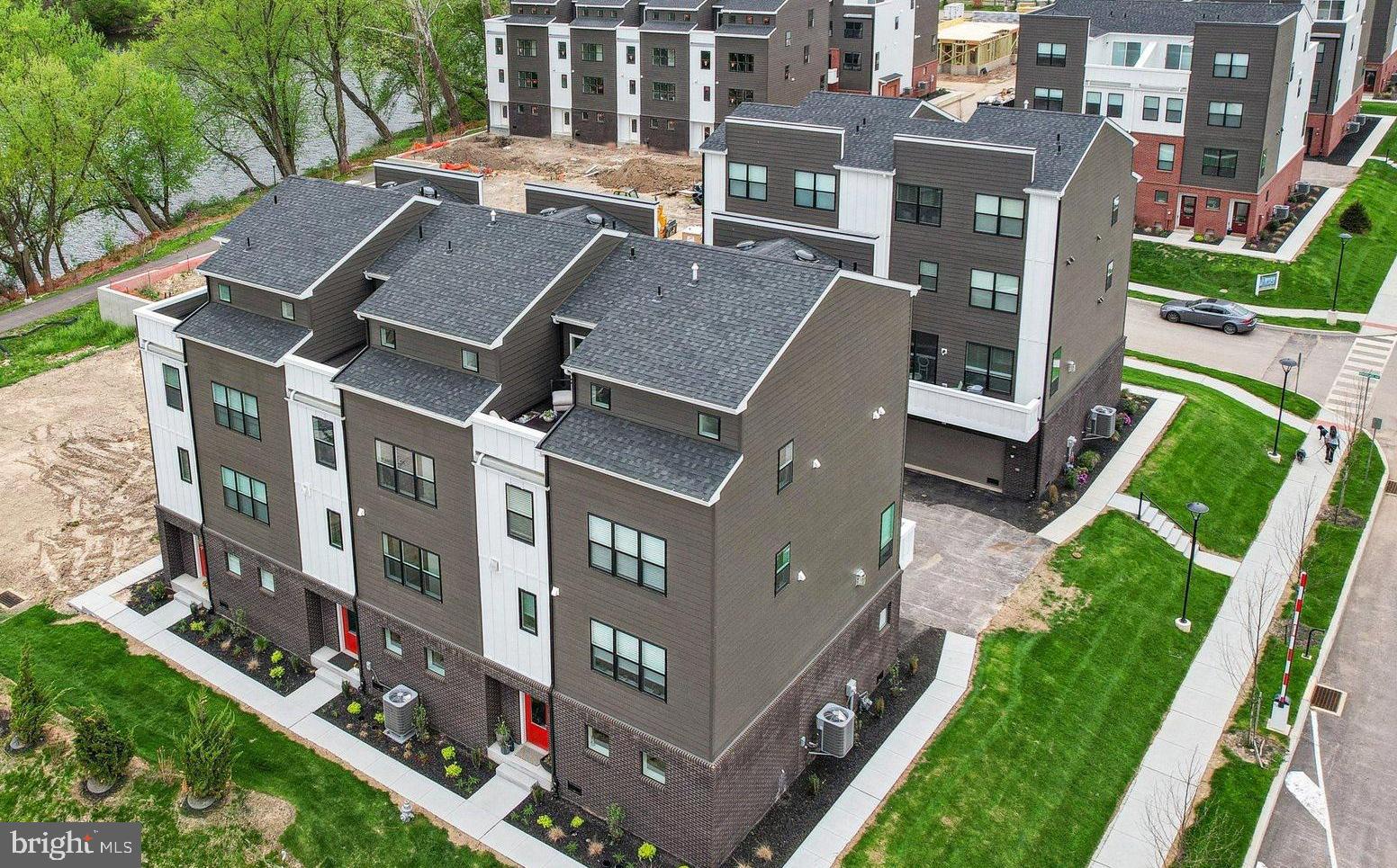 RIVER PLACE - Residential