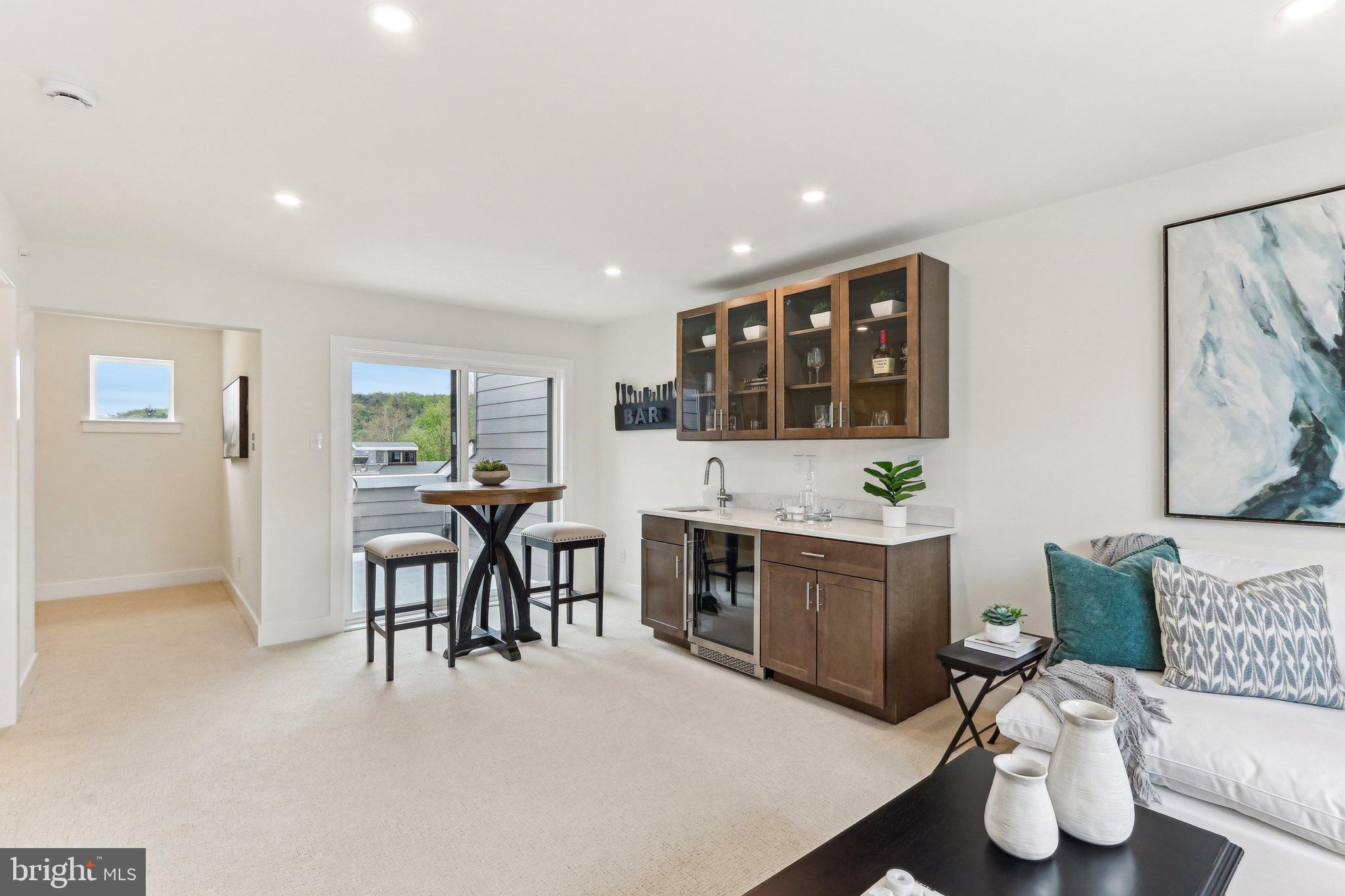 RIVER PLACE - Residential