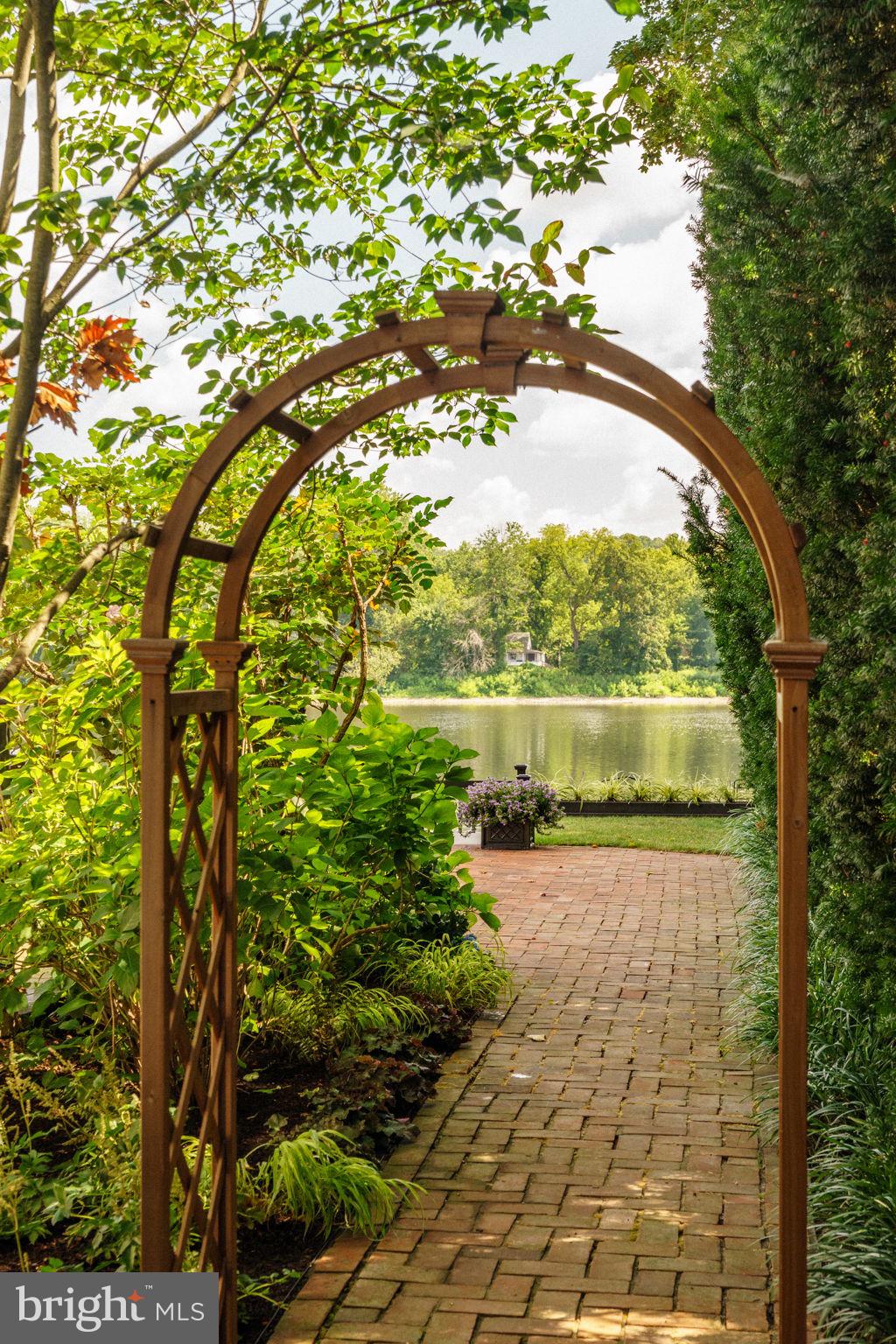 RIVERSTONE - Residential