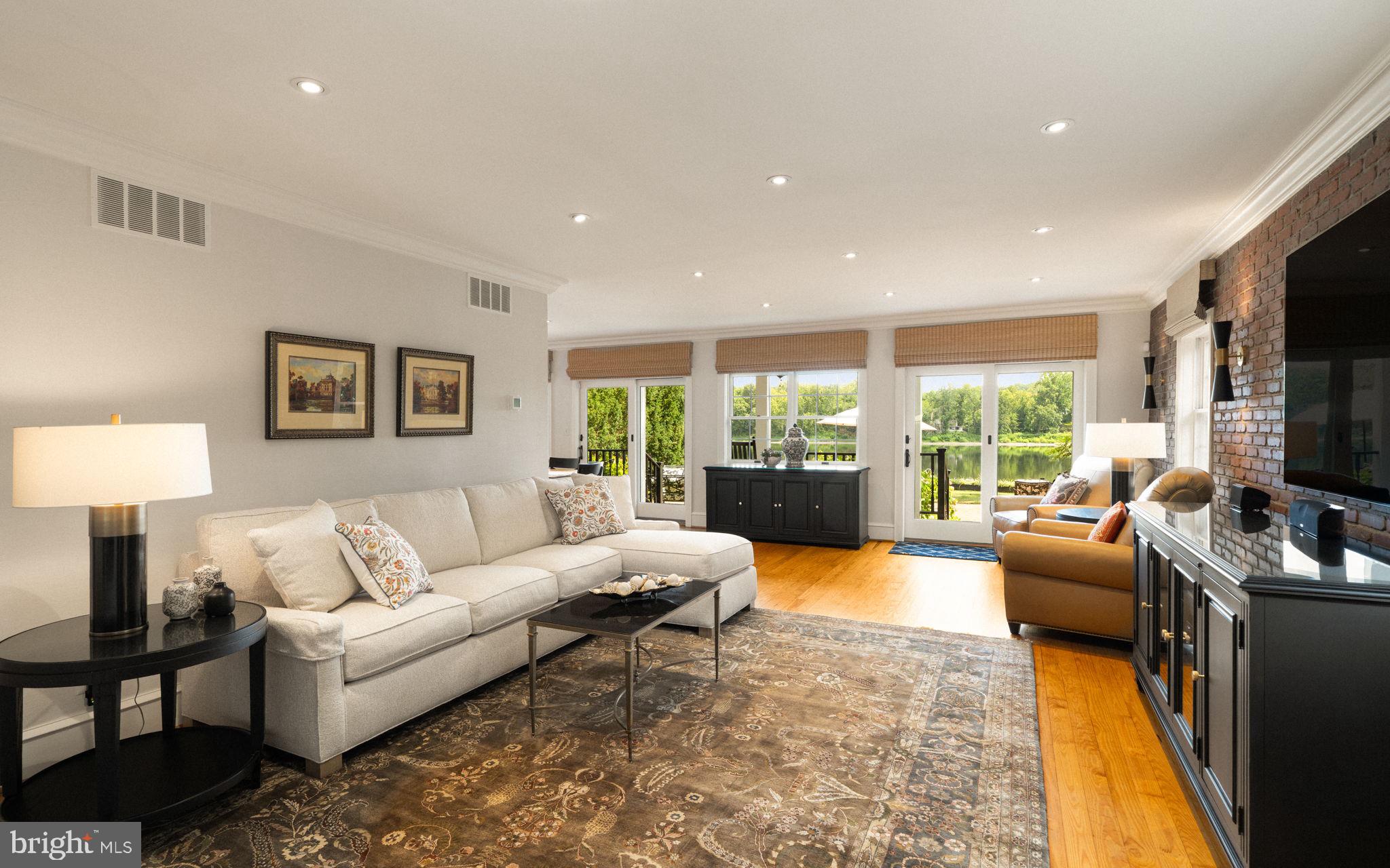 RIVERSTONE - Residential