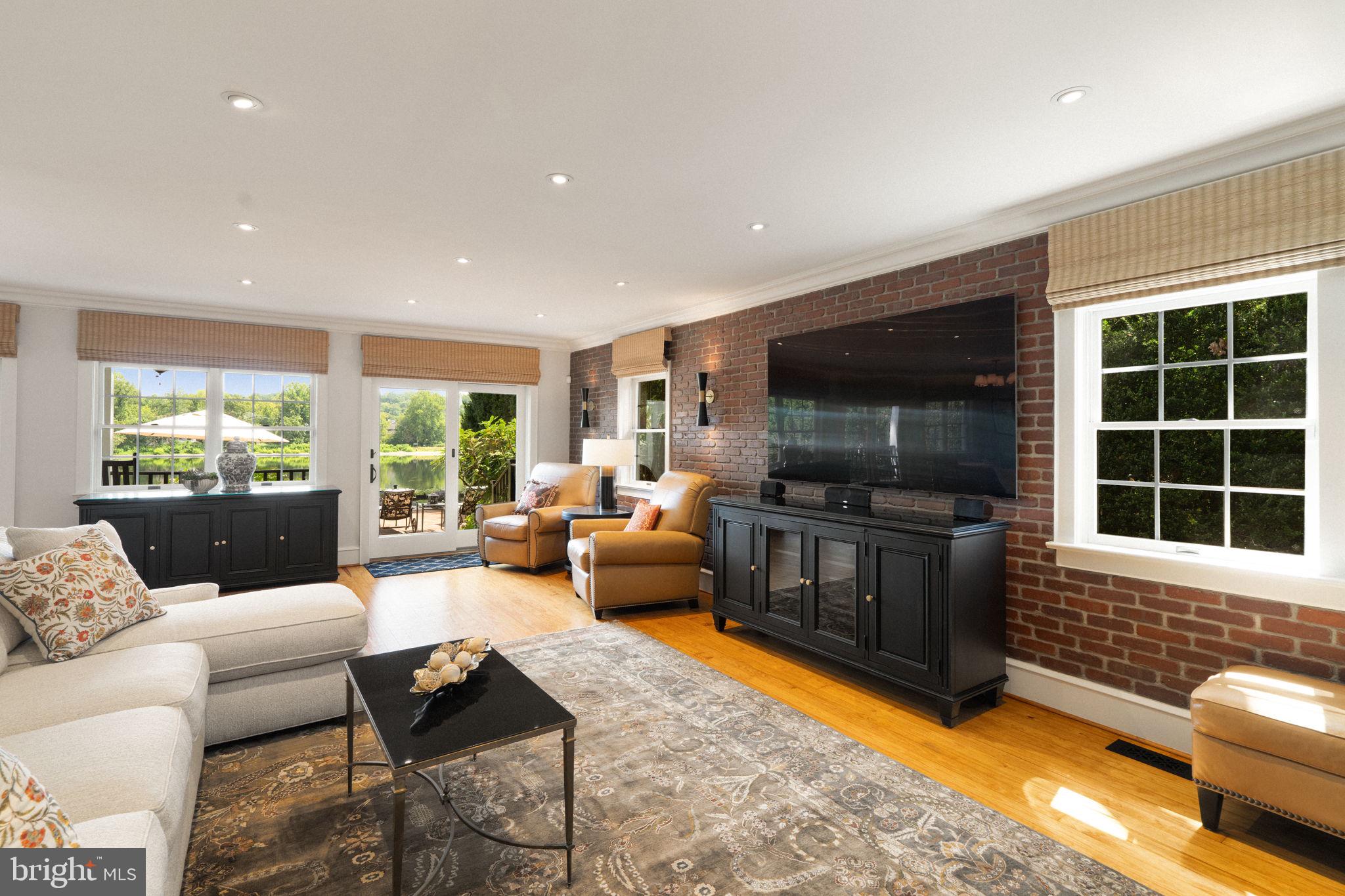 RIVERSTONE - Residential