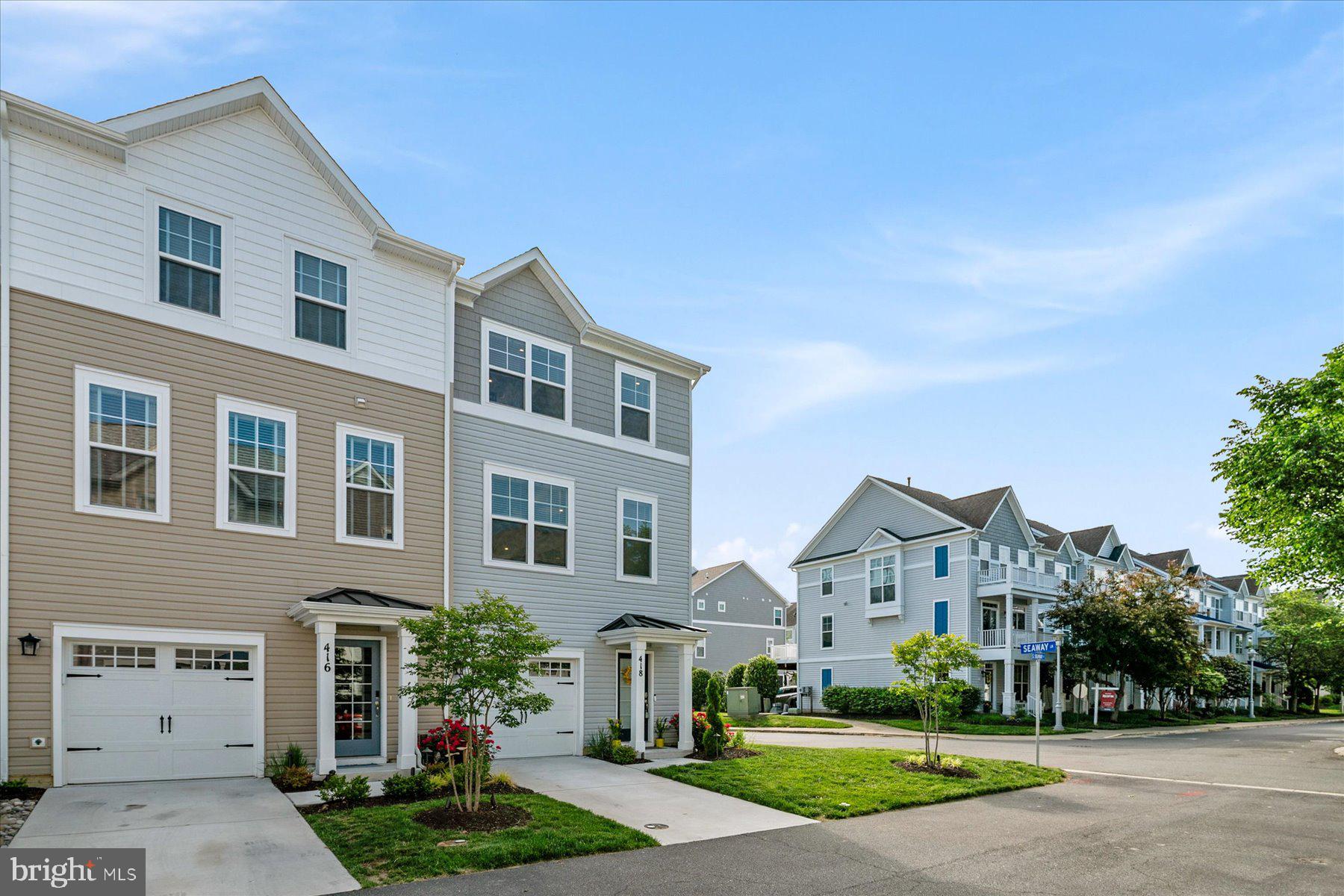 418 S SEAWAY COURT