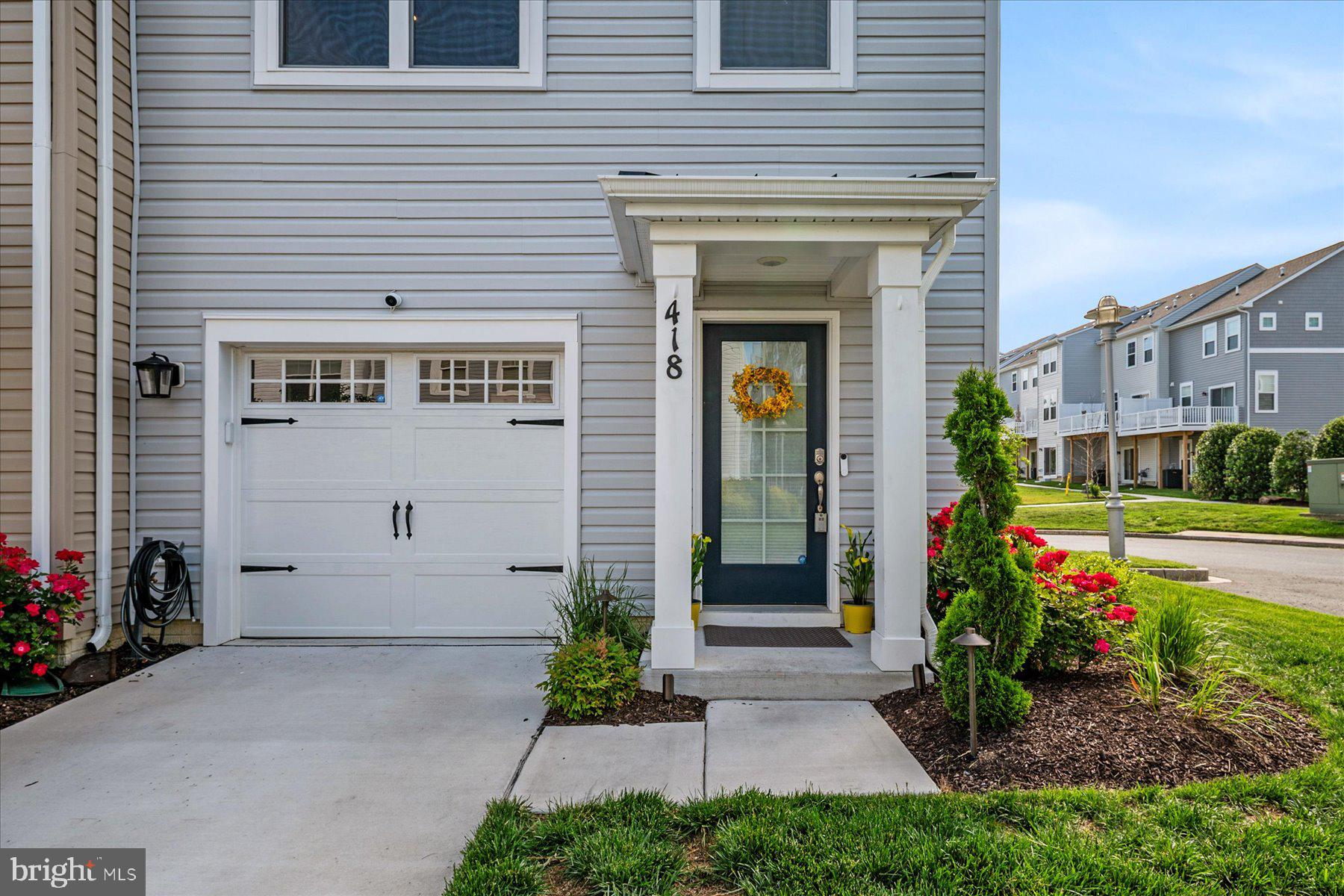 418 S SEAWAY COURT