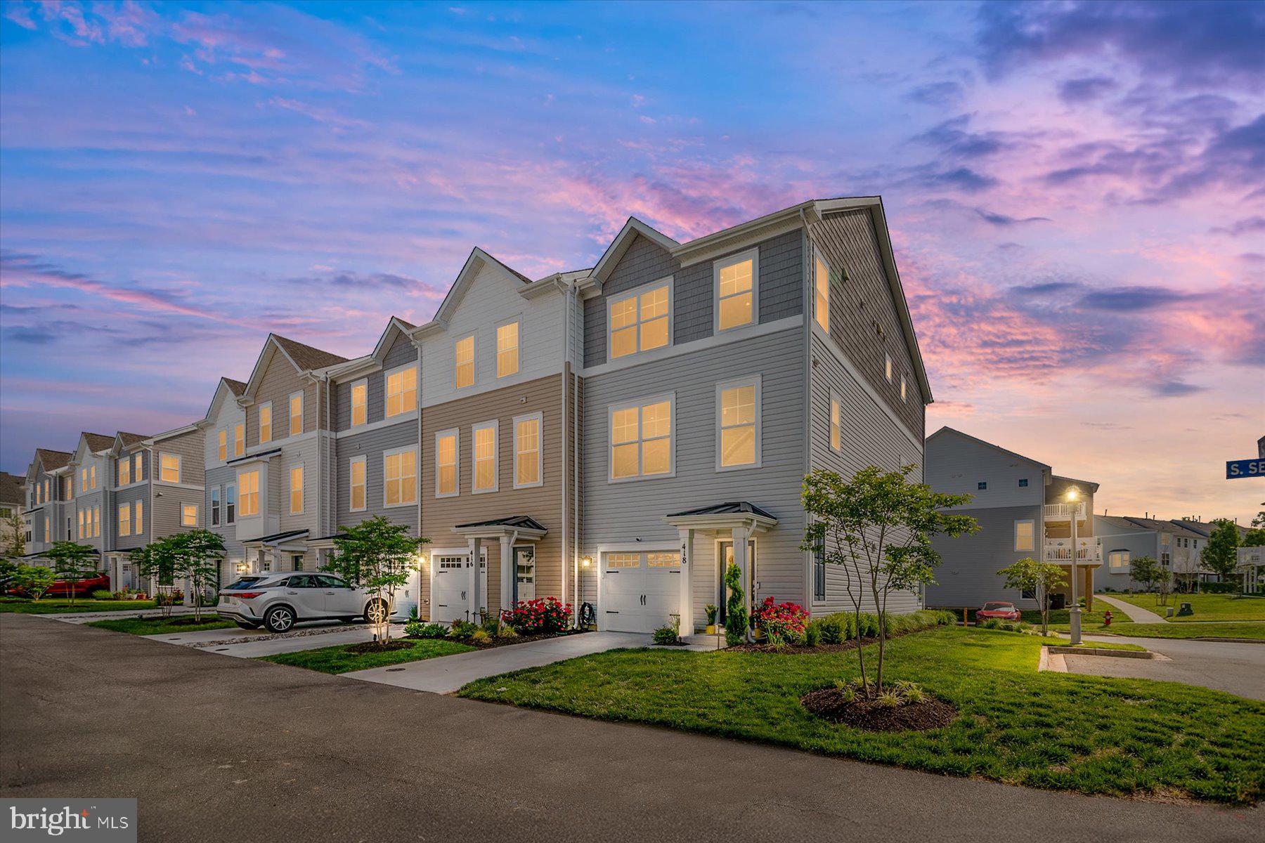 418 S SEAWAY COURT