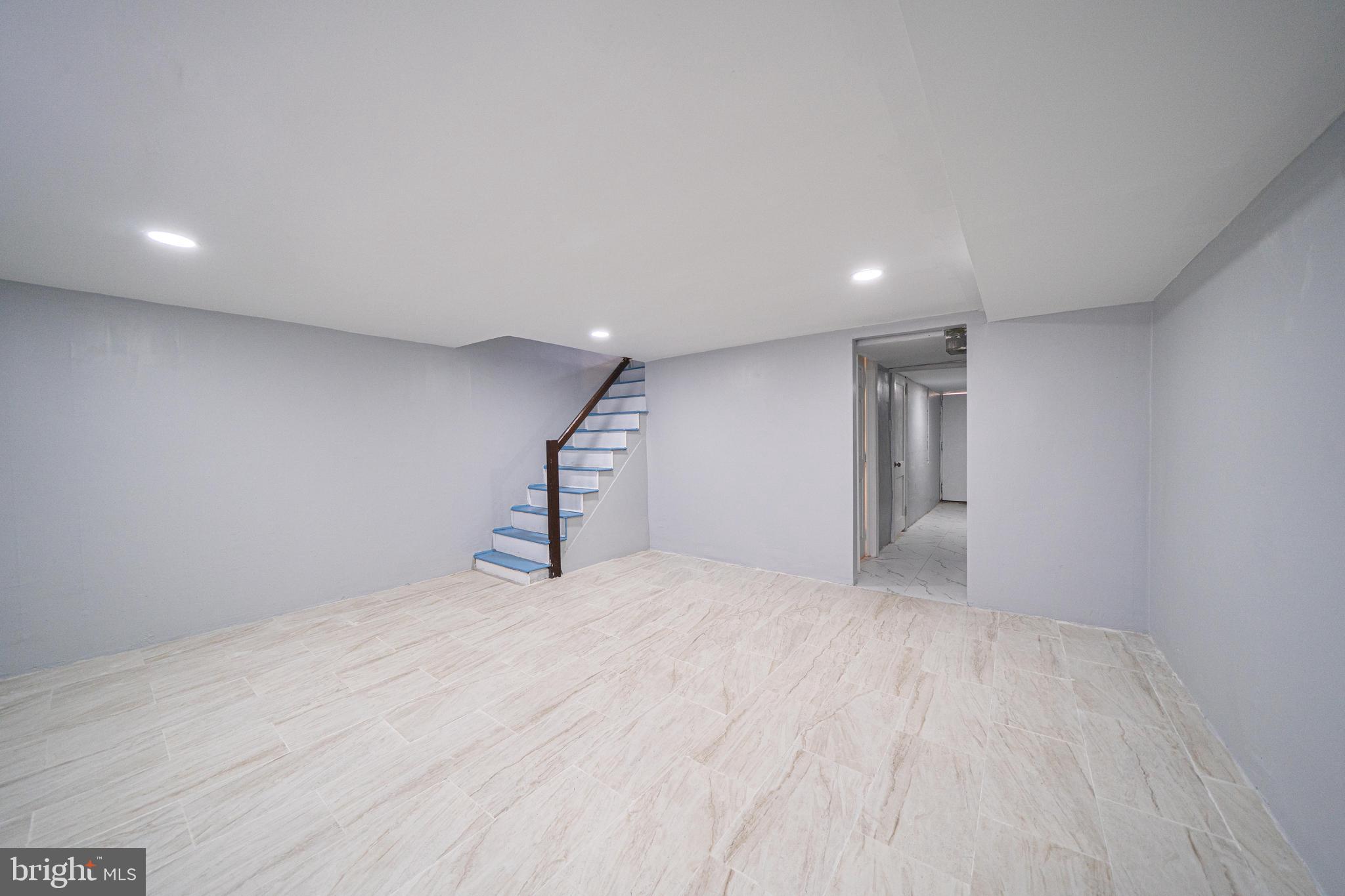 LAWNCREST - Residential