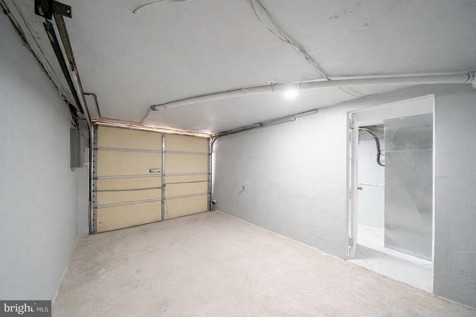 LAWNCREST - Residential