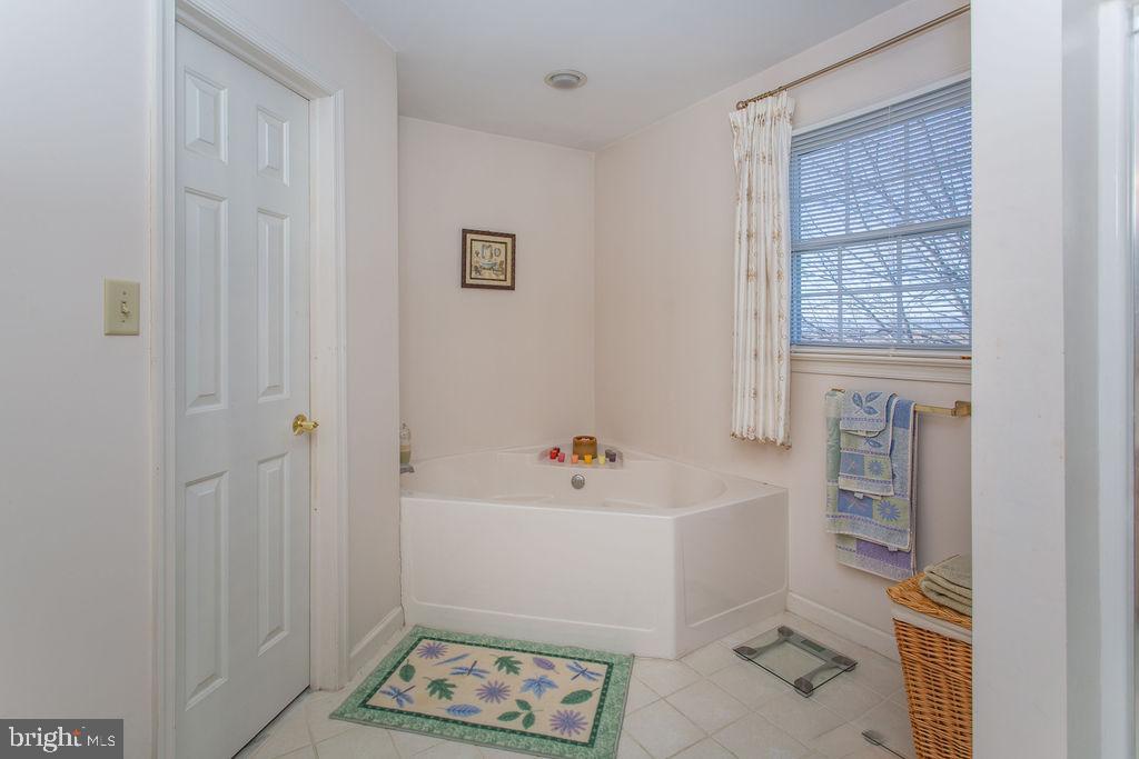COUNTRY LANE - Residential