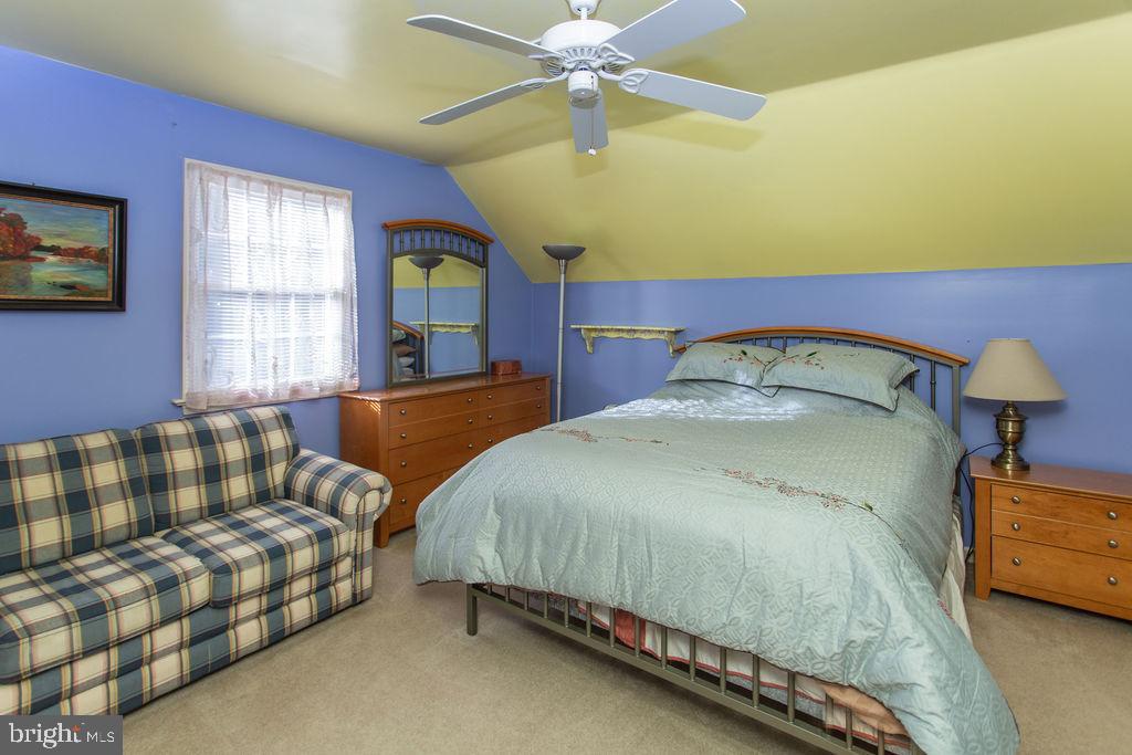 COUNTRY LANE - Residential