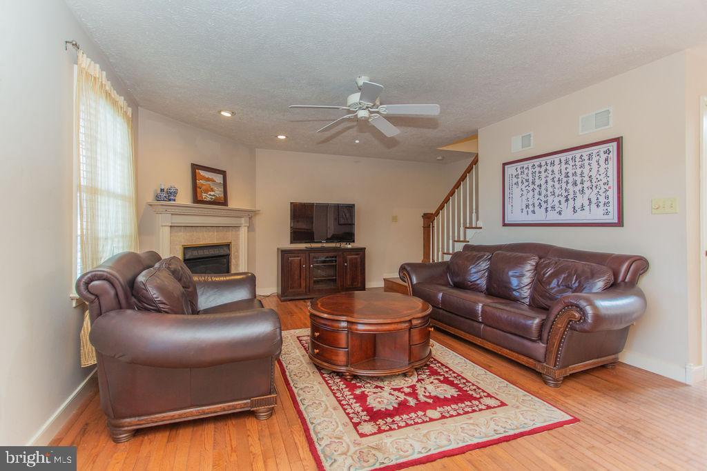COUNTRY LANE - Residential