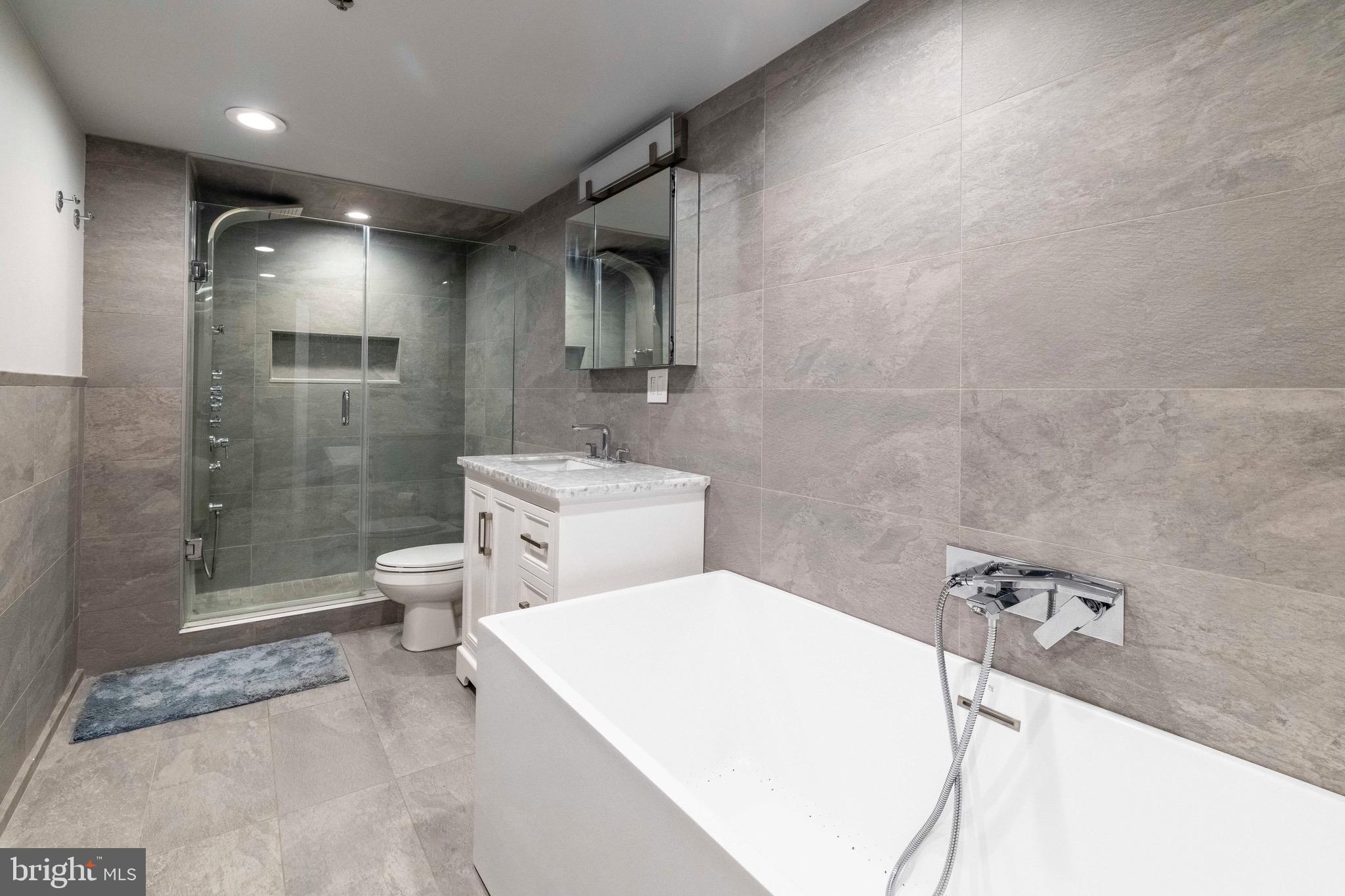 LOGAN SQUARE - Residential Lease