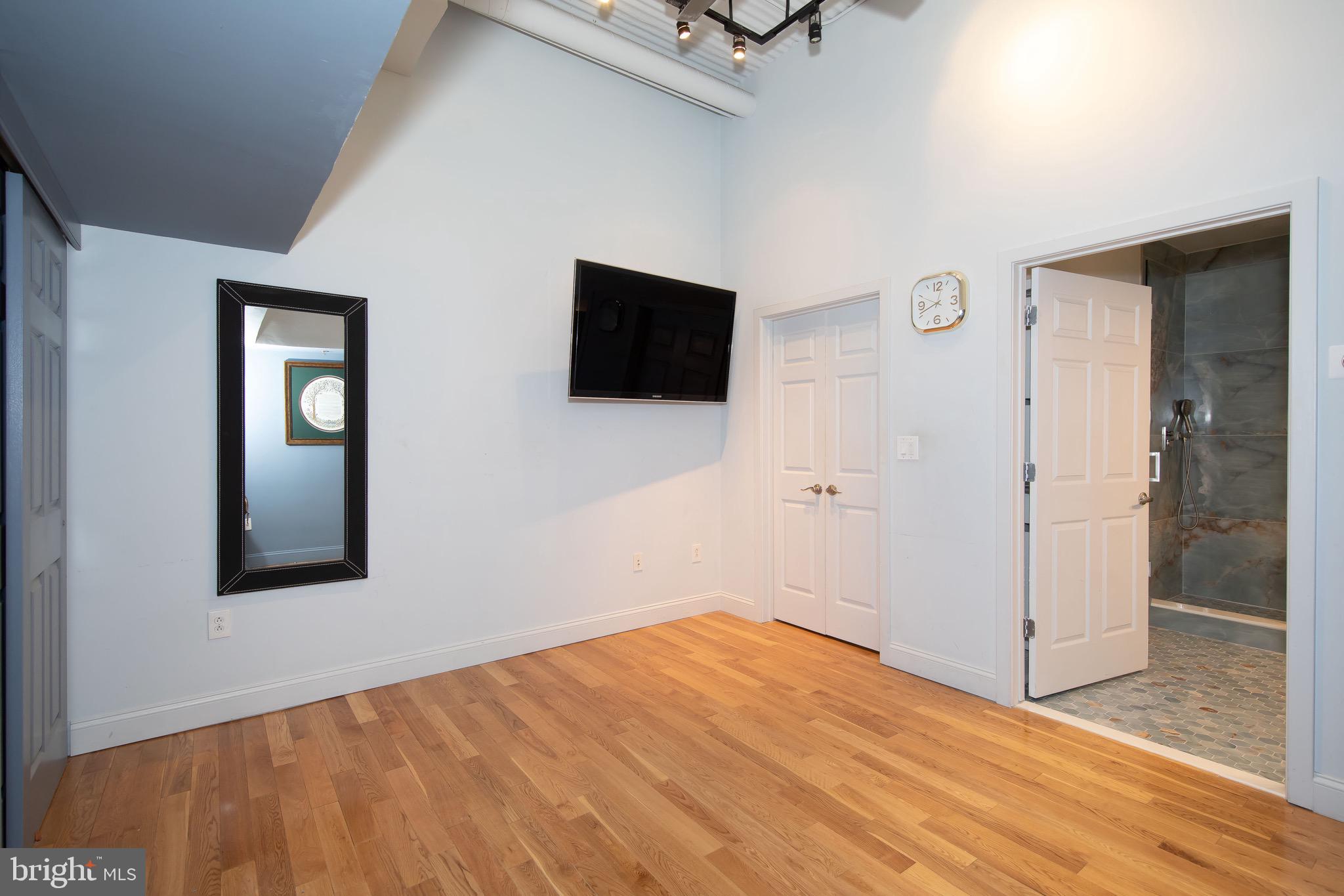 LOGAN SQUARE - Residential Lease
