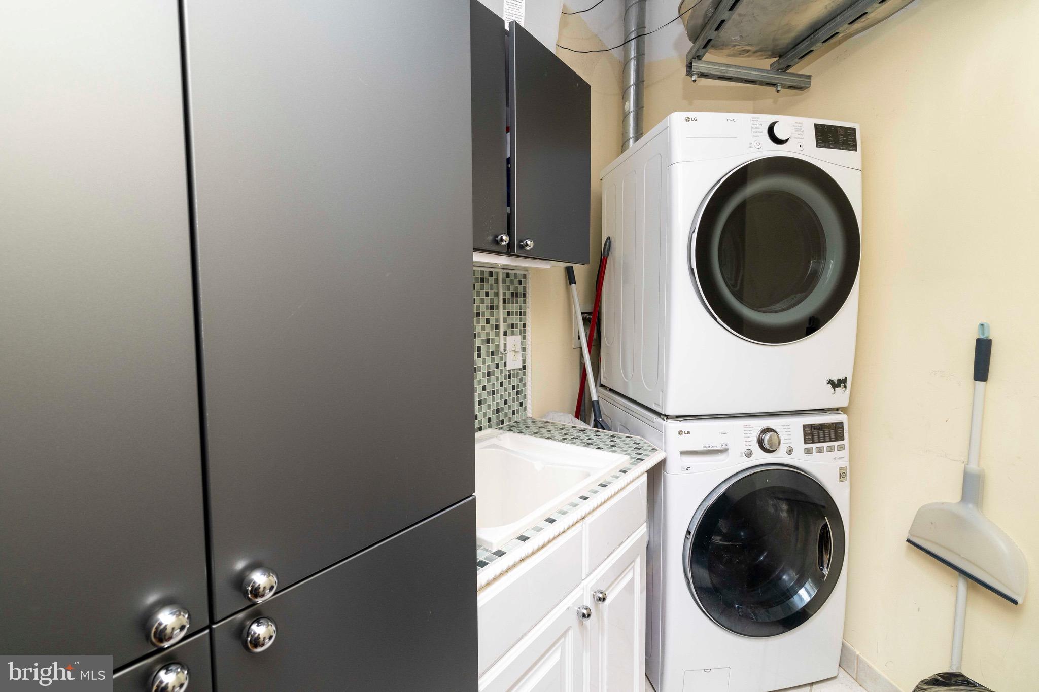 LOGAN SQUARE - Residential Lease