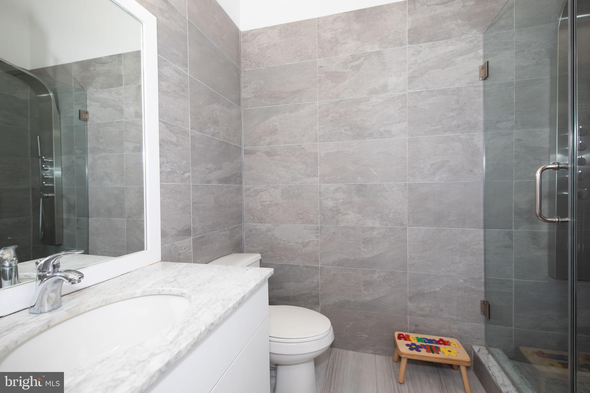 LOGAN SQUARE - Residential Lease