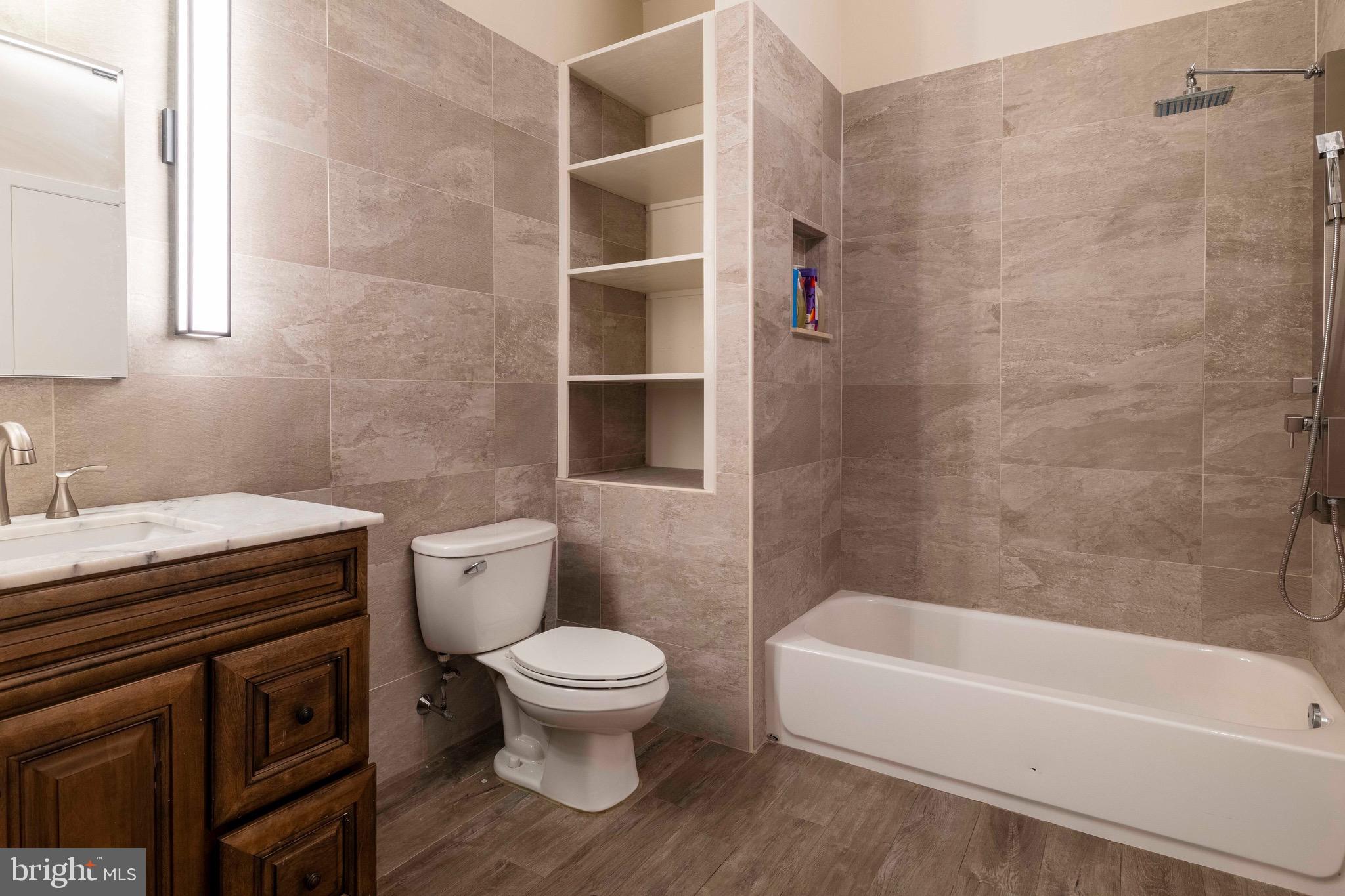 LOGAN SQUARE - Residential Lease